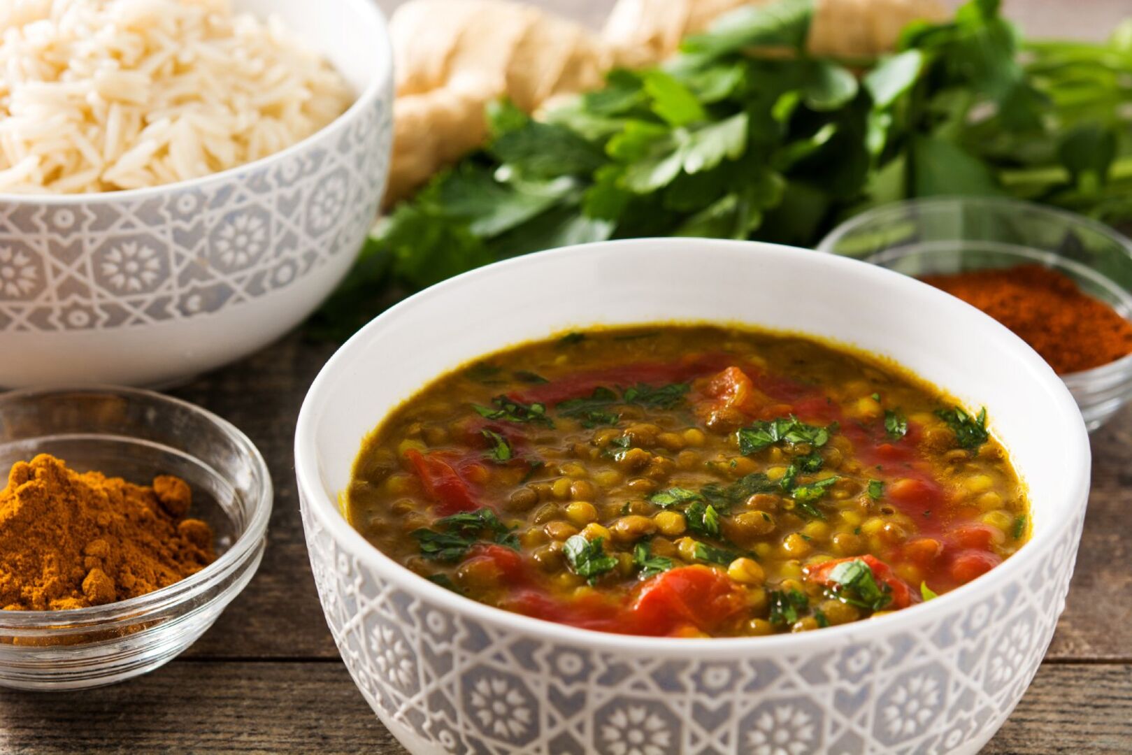 Rhabarer-Curry in einer Schale | Credit: iStock.com/etorres69