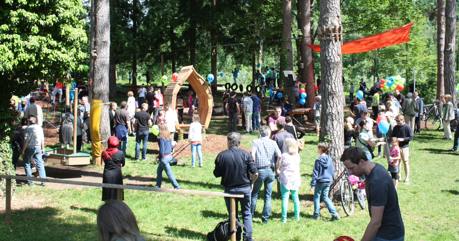 Am 3. Juni darf gelacht, getobt und gespielt werden. Die familieplus-Gemeinde lädt zum Weltspieltag und zum Fest der Begegnung.