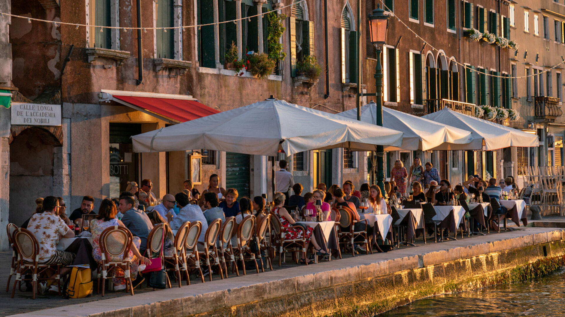 Ein Venedigführer bietet 200 Gourmet-Adressen. | Credit: iStockphoto/ray