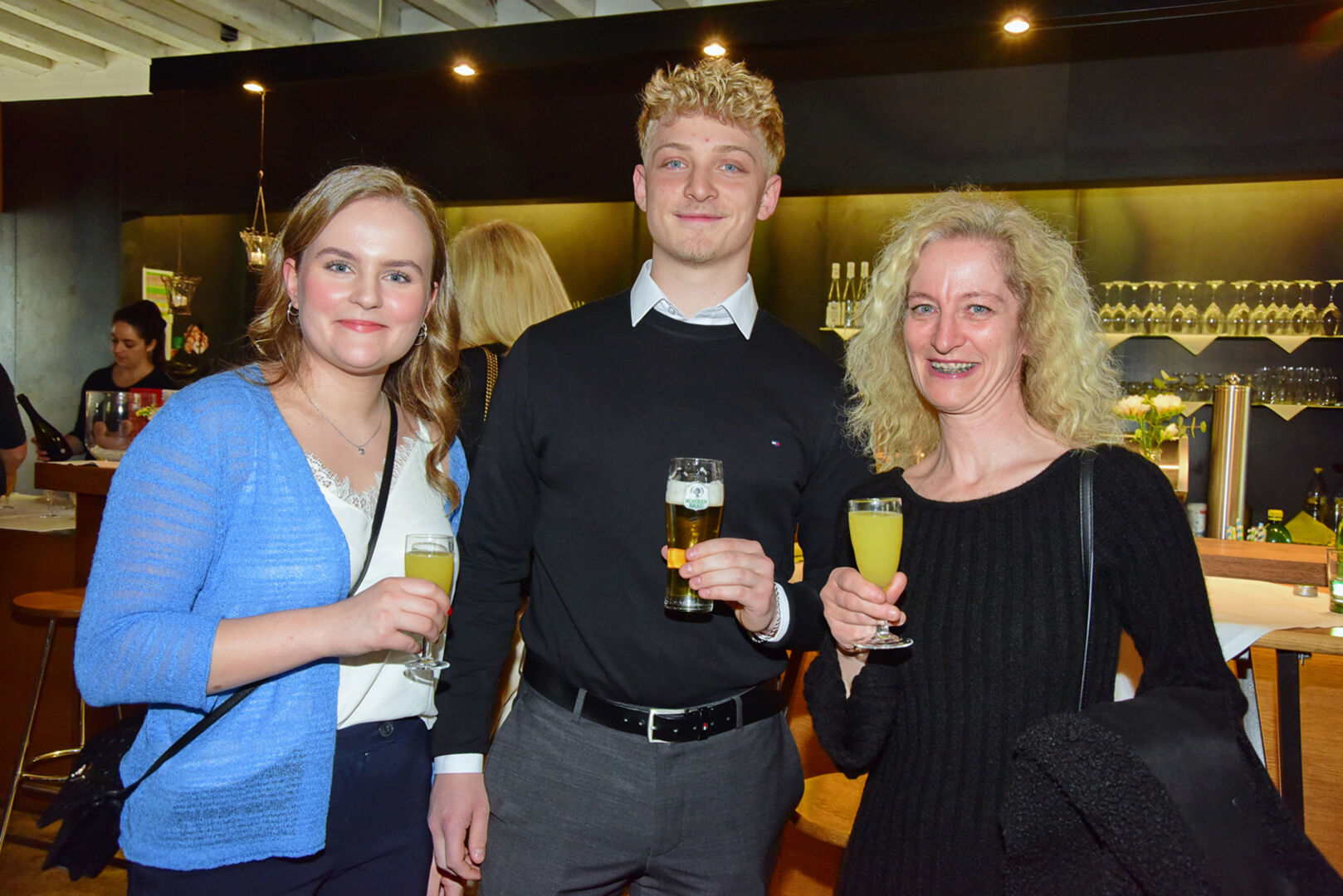 Michelle Höckner, Jonas Glamowski (RIR) und Manuela Glamowski (v. li.)