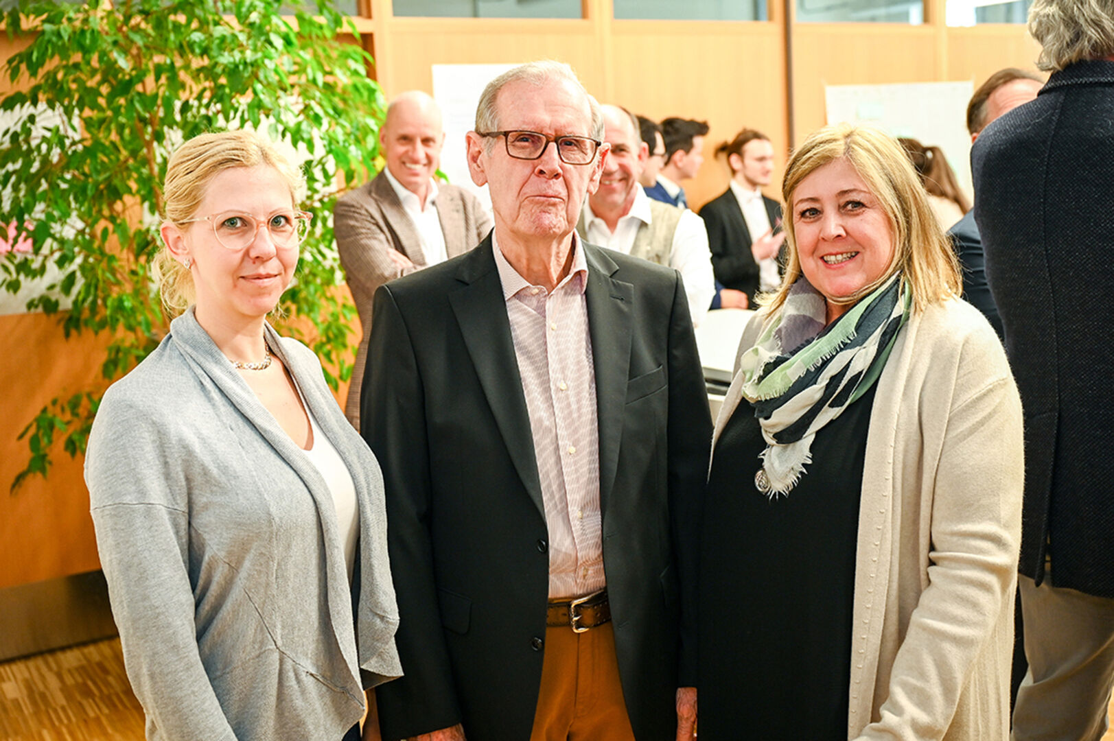Bettina Zsivkovits (li.) und Susanne Schwärzler (beide HTL-Versuchsanstalt) und Elmar Sohm.