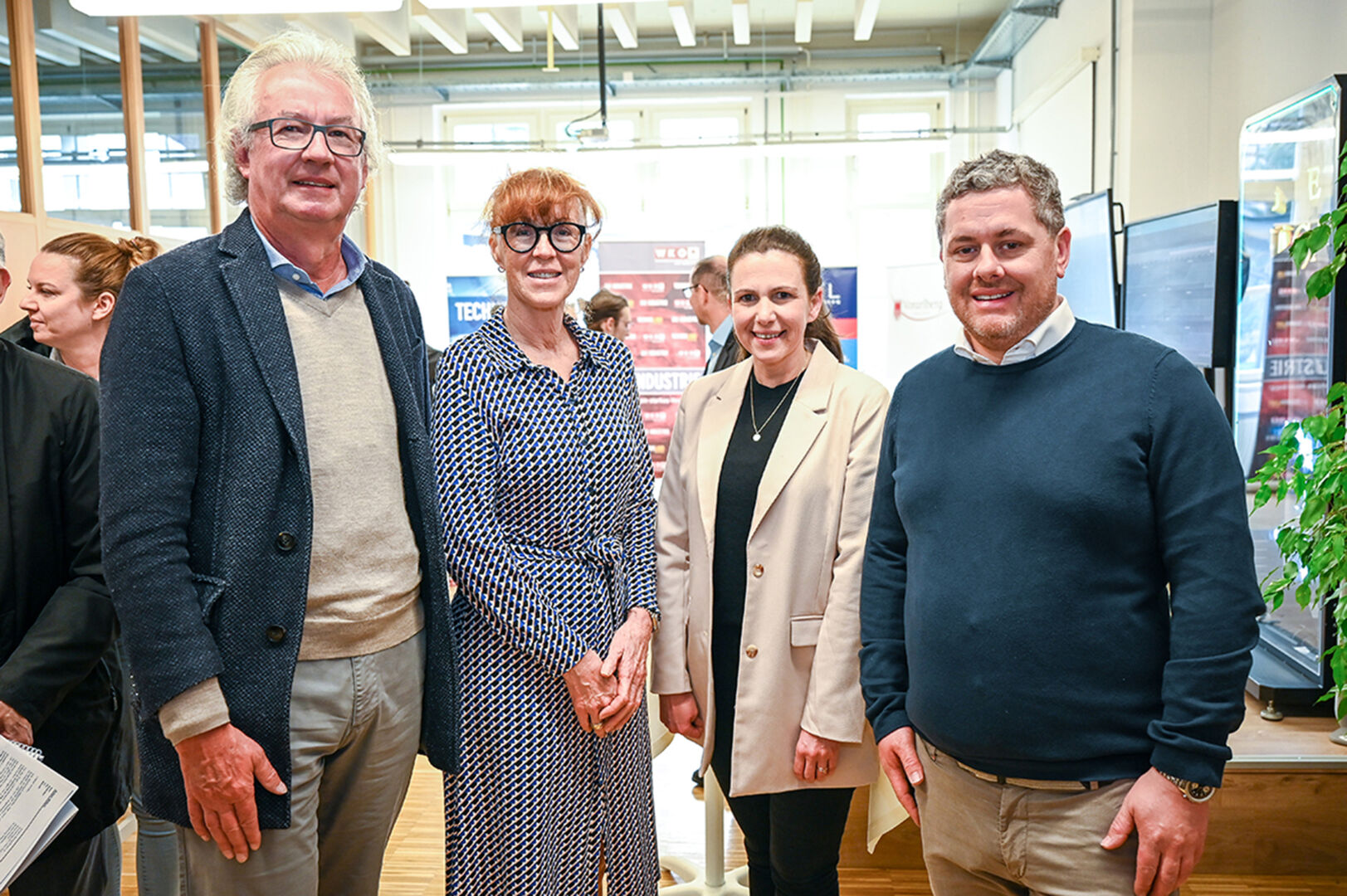 WKV Vize Präs. Edi Fischer, HTL Dir. Claudia Vögel, Karin Feuerstein-Pichler (Energieinstitut) und HTL-Kurator Hannes Hermann (v.li.)