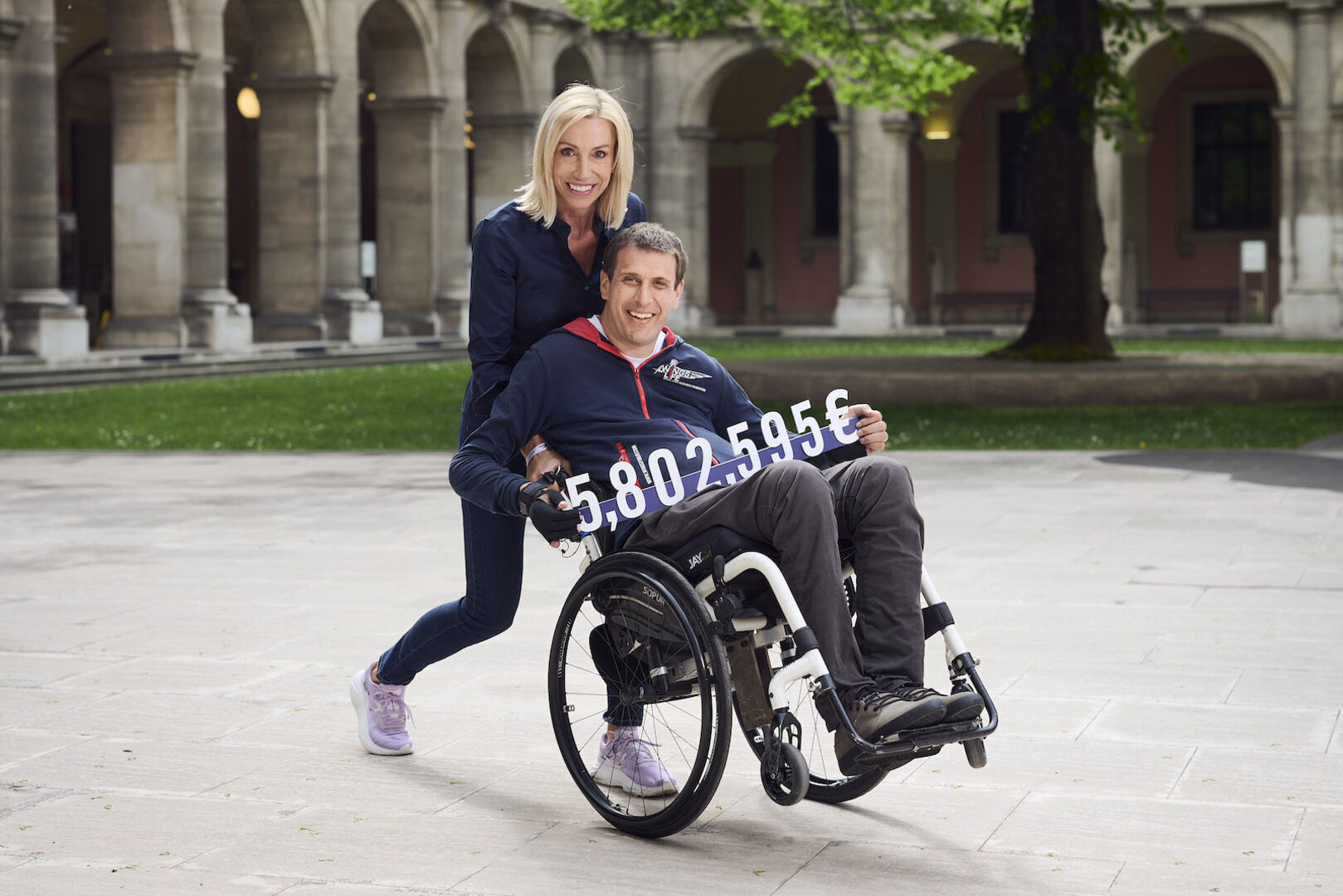 Anita Gerhardter und Wolfgang Illek freuen sich über 5,8 Millionen Euro für die Stiftung.