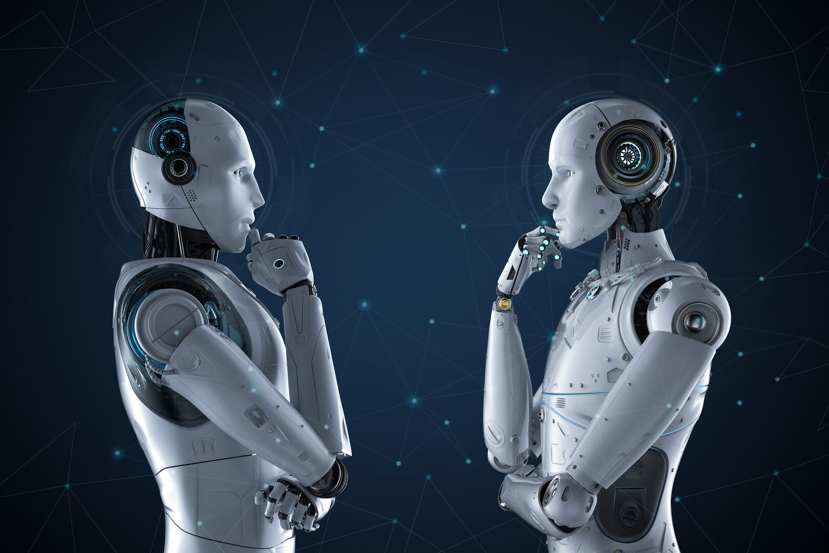 Chatbots: Zwei Roboter stehen sich gegenüber