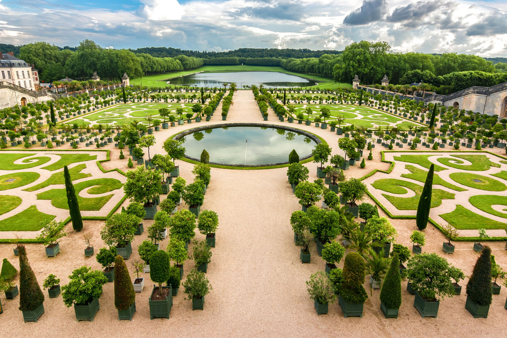 Die Orangerie von Versailles von oben | Credit: iStock.com/Vladislav Zolotov