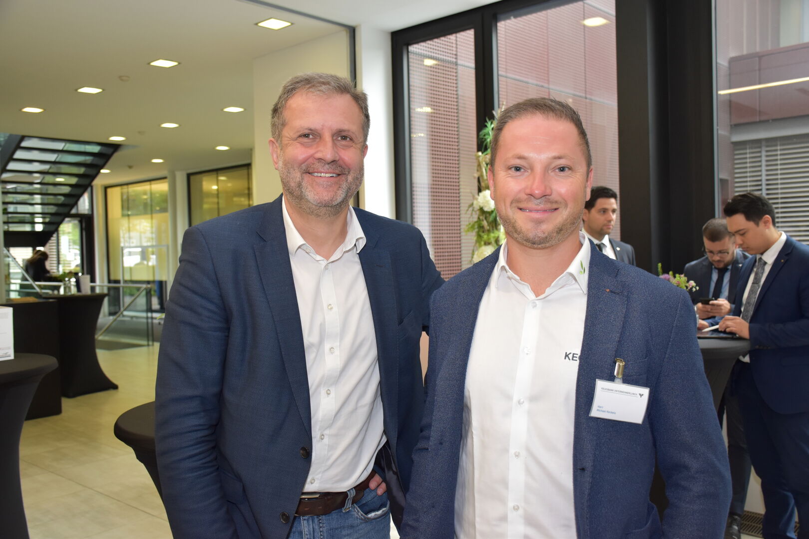 Herbert Loos (Loos &amp; Partner Unternehmensberatung) und GF Michael Keckeis (Keckex GmbH, Sulz)