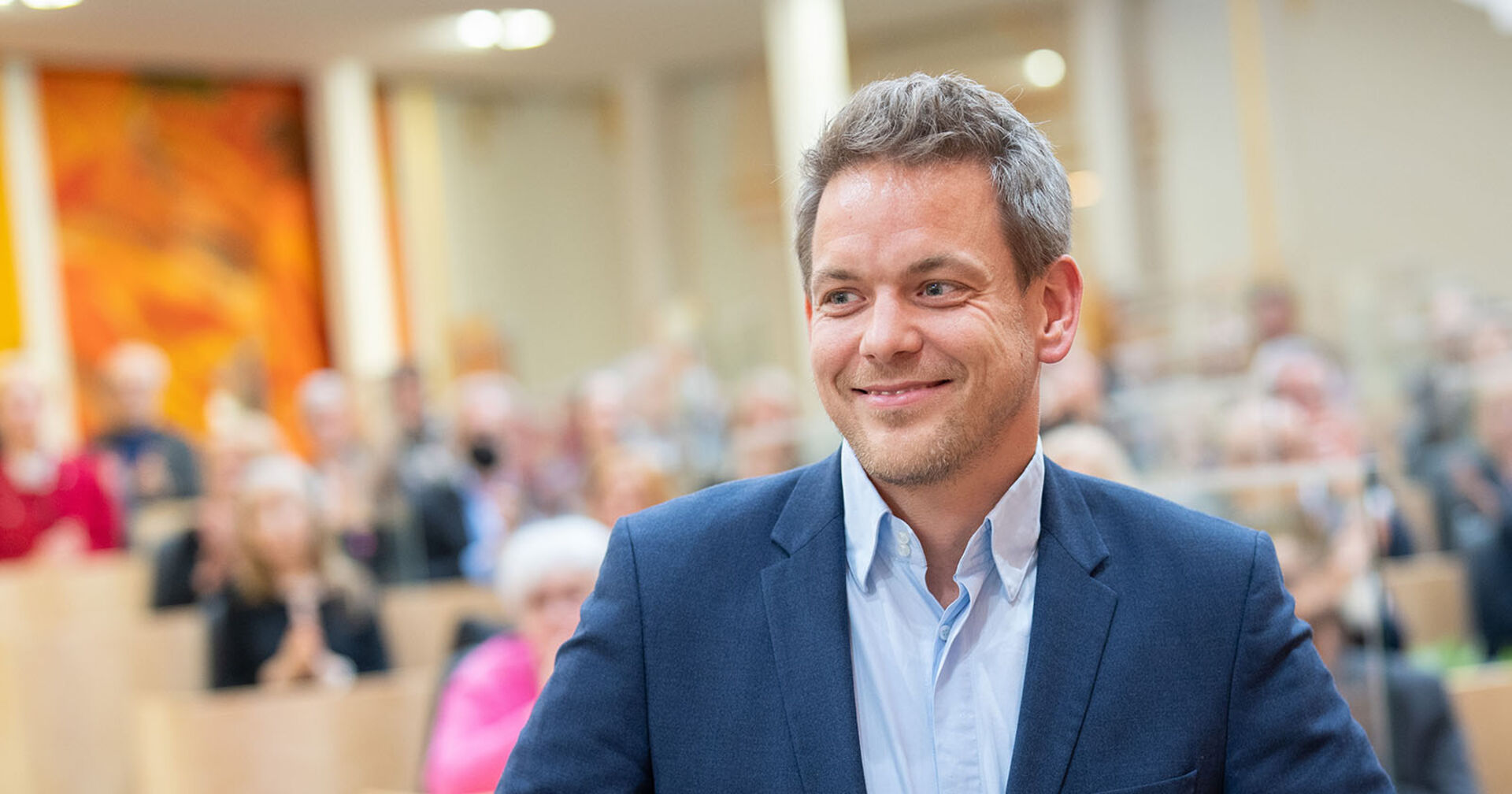 ORF-Journalist Martin Thür im Rahmen einer Preisverleihung im Parlament