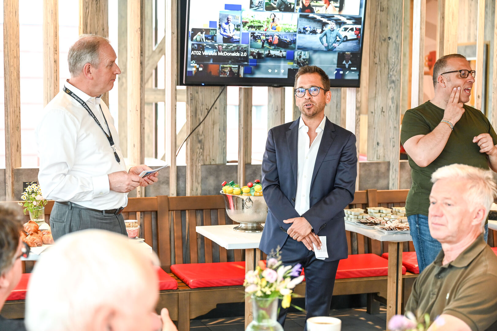 Simon Öhe („dafür“-Geschäftsführer) lobte die Kooperation mit McDonald's Vorarlberg .