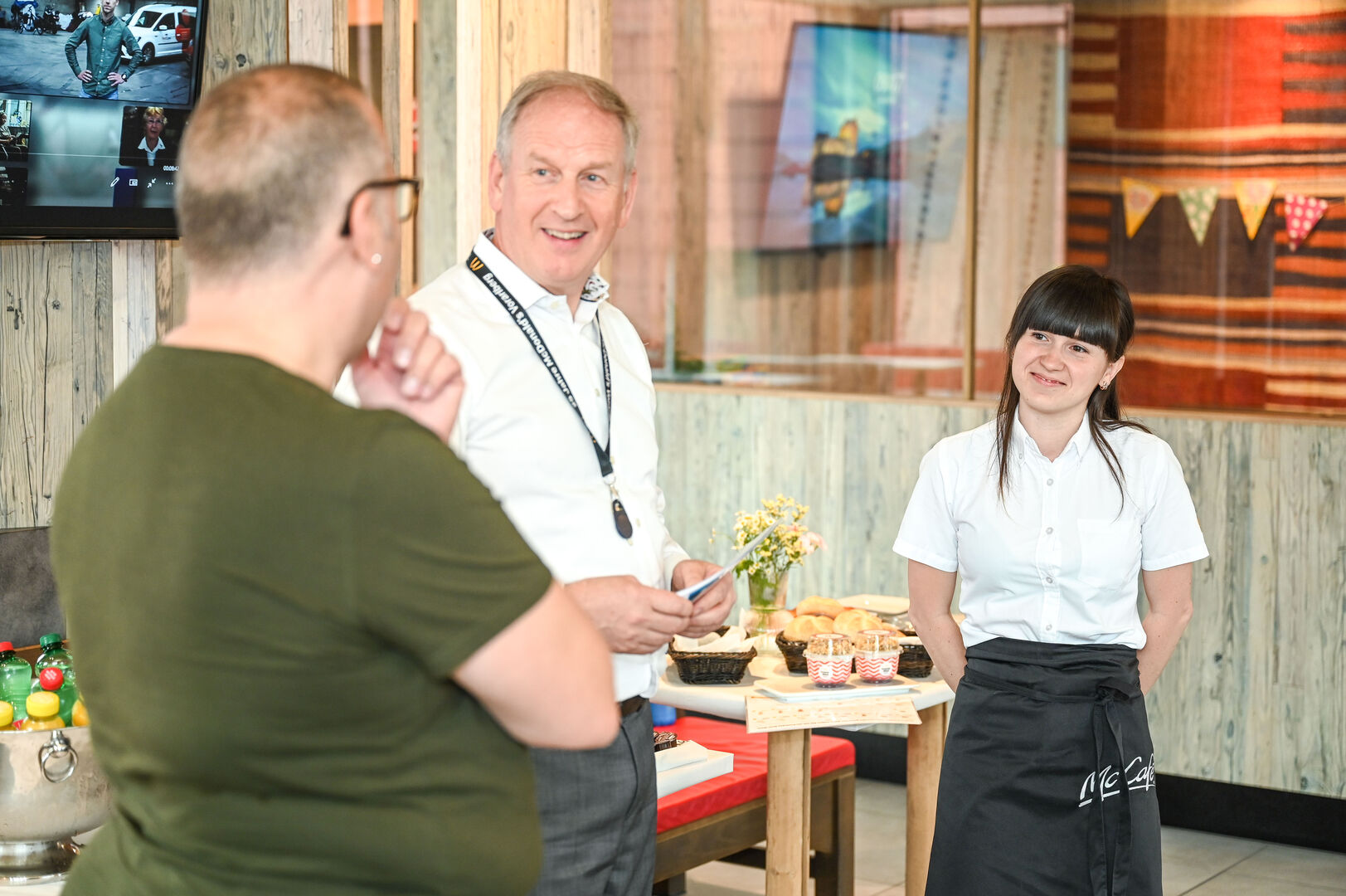 Das Beispiel von Anna Romanovych (Barista im McDonalds in Hohenems) zeigt, wie berufliche Inklusion am Arbeitsplatz funktioniert.