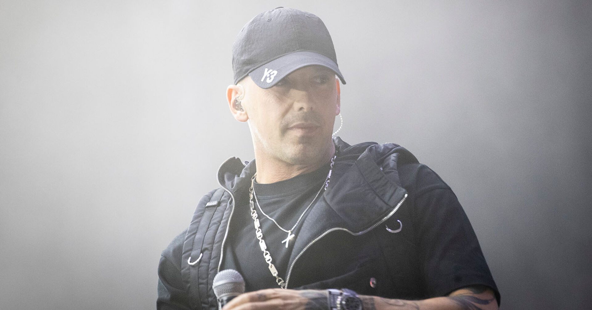 Rapper RAF Camora bei einem Auftritt auf dem Spring Break Festival in Goitzschesee