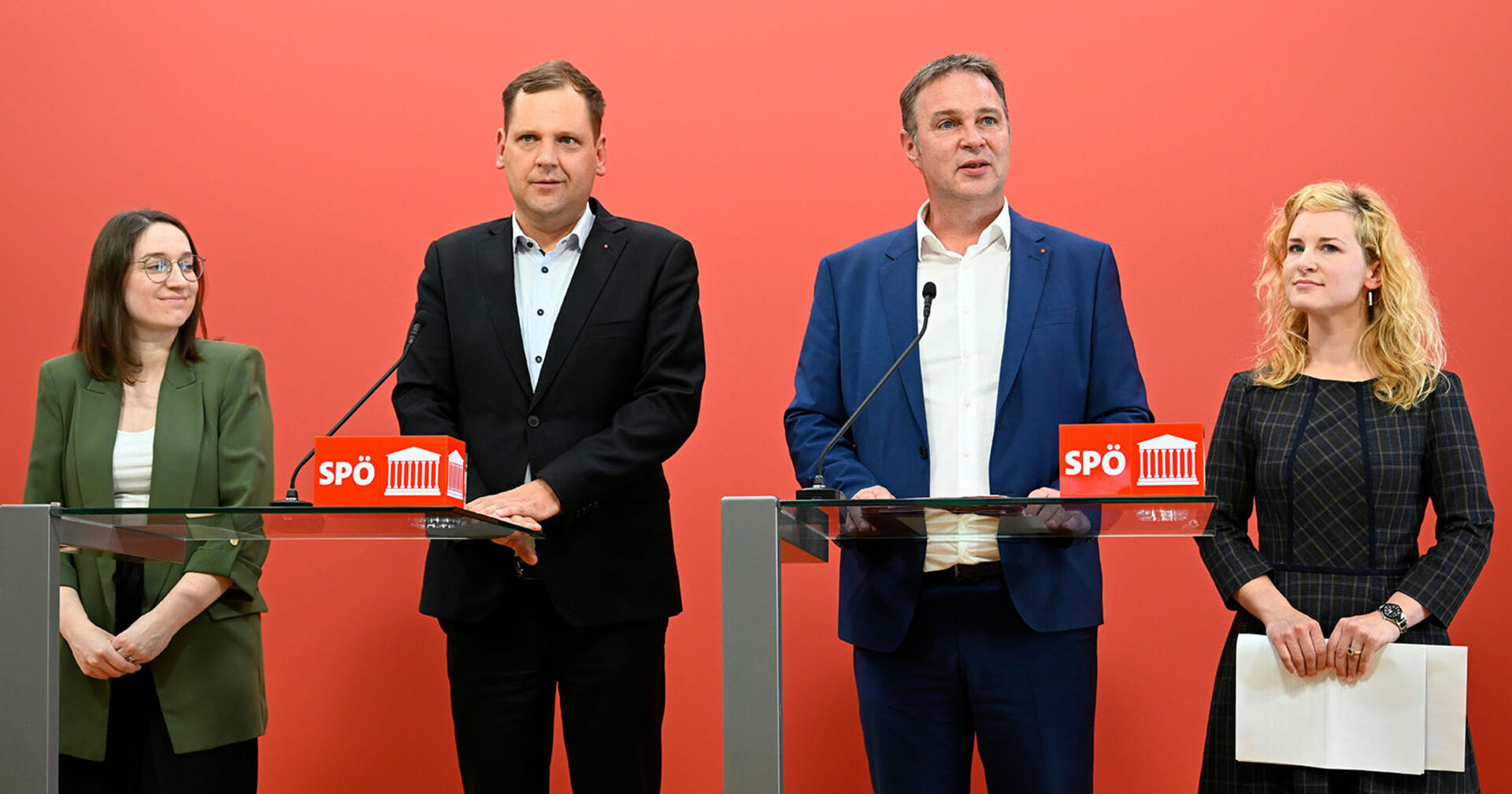 Julia Herr, Philipp Kucher, Parteichef Andreas Babler und Eva-Maria Holzleitner bei einer Pressekonferenz im Parlament