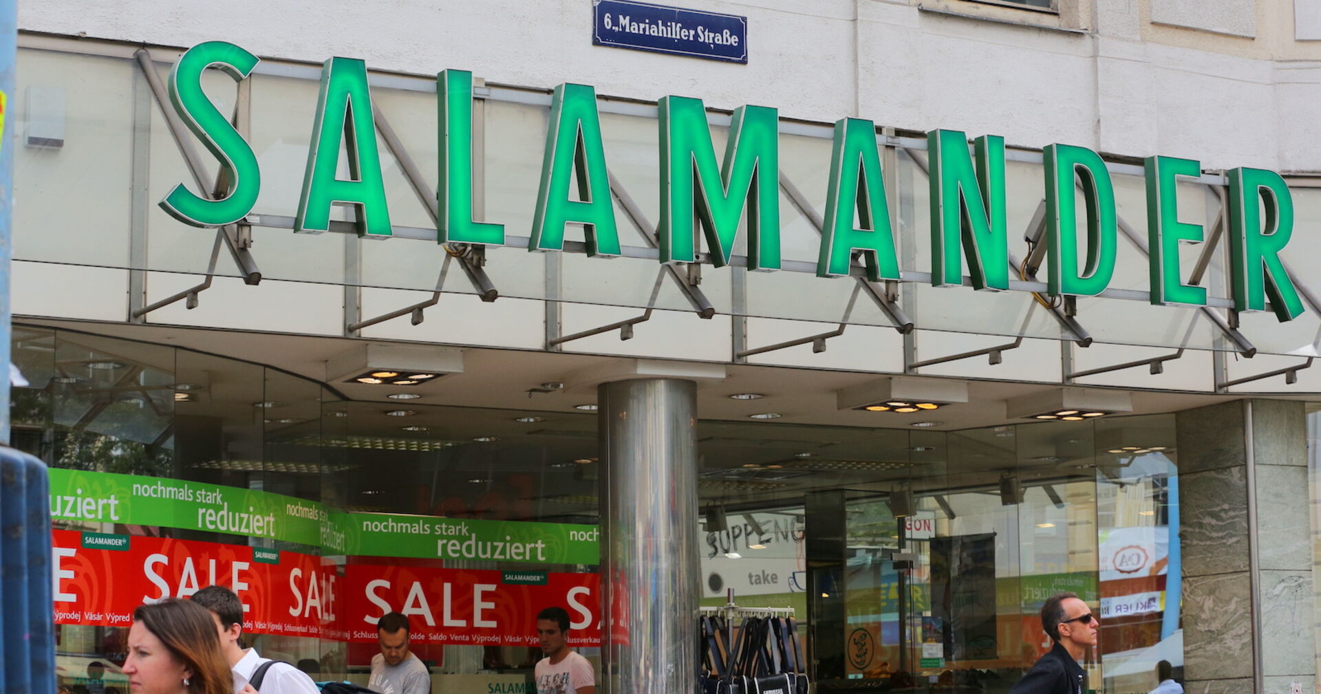 Die Fassade eines Schuhgeschäftes auf der Mariahilfer Straße.