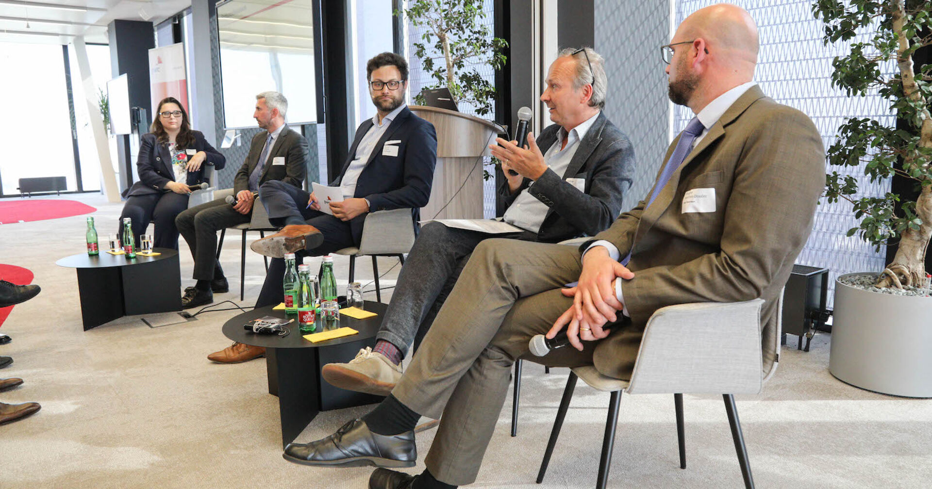 Expertenrunde sitzend