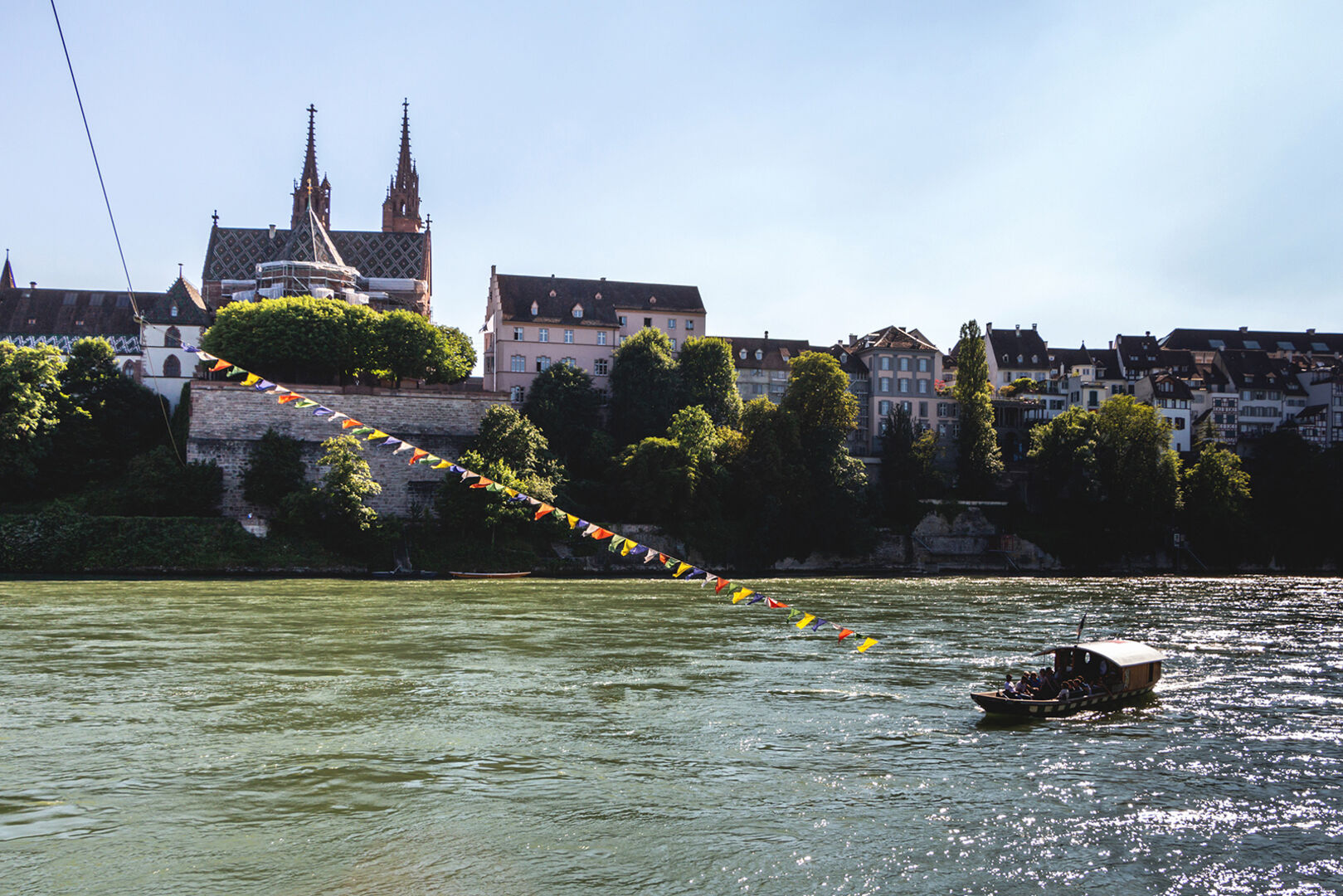 Fähre auf dem Rheinufer | Credit: iStock.com/Ekaterina Verbitskaya