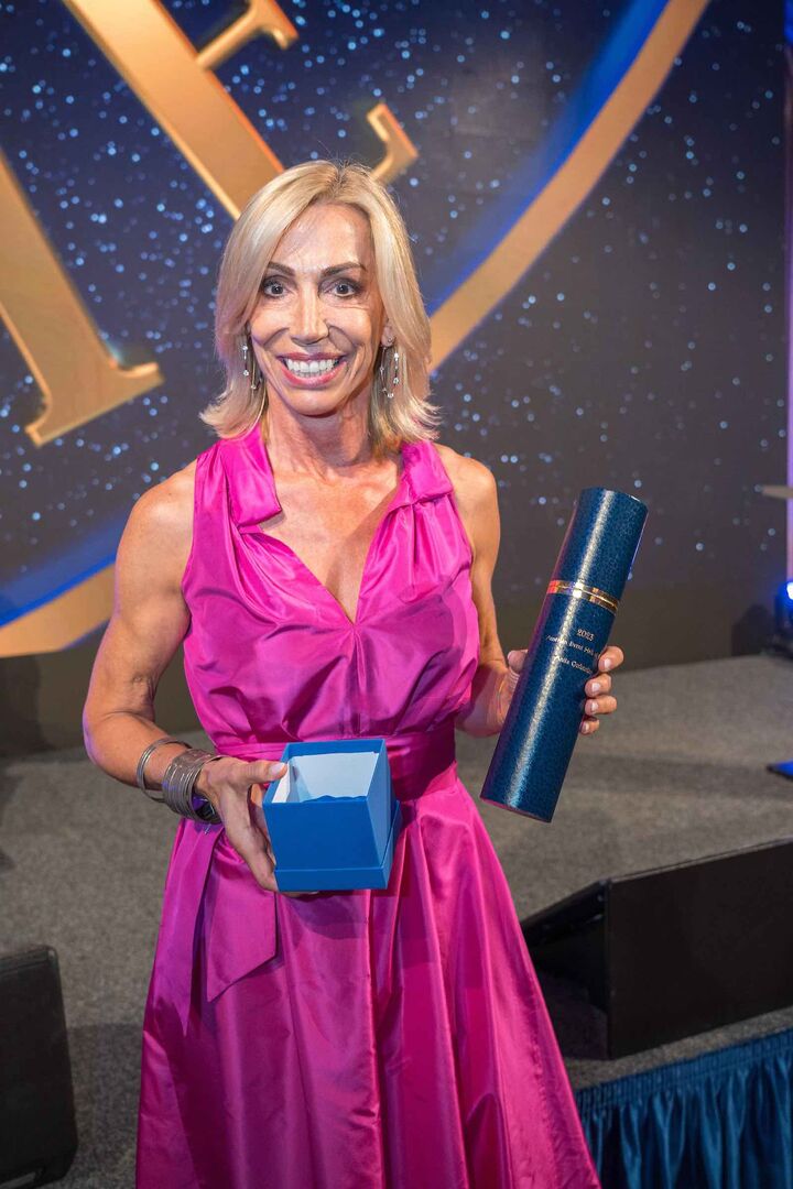 Anita Gerhardter mit ihrer Auszeichnung