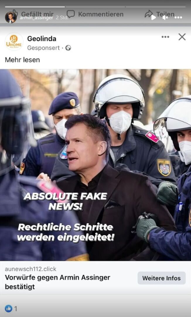 EIn schlecht gefälschts Bild von Assinger zwischen Polizisten