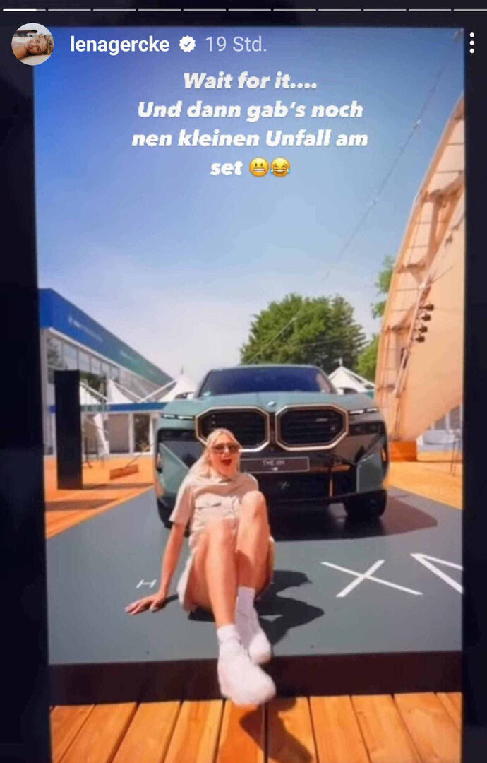 Ausschnitt aus dem Video: Lena Gercke fällt auf ihren Hintern.