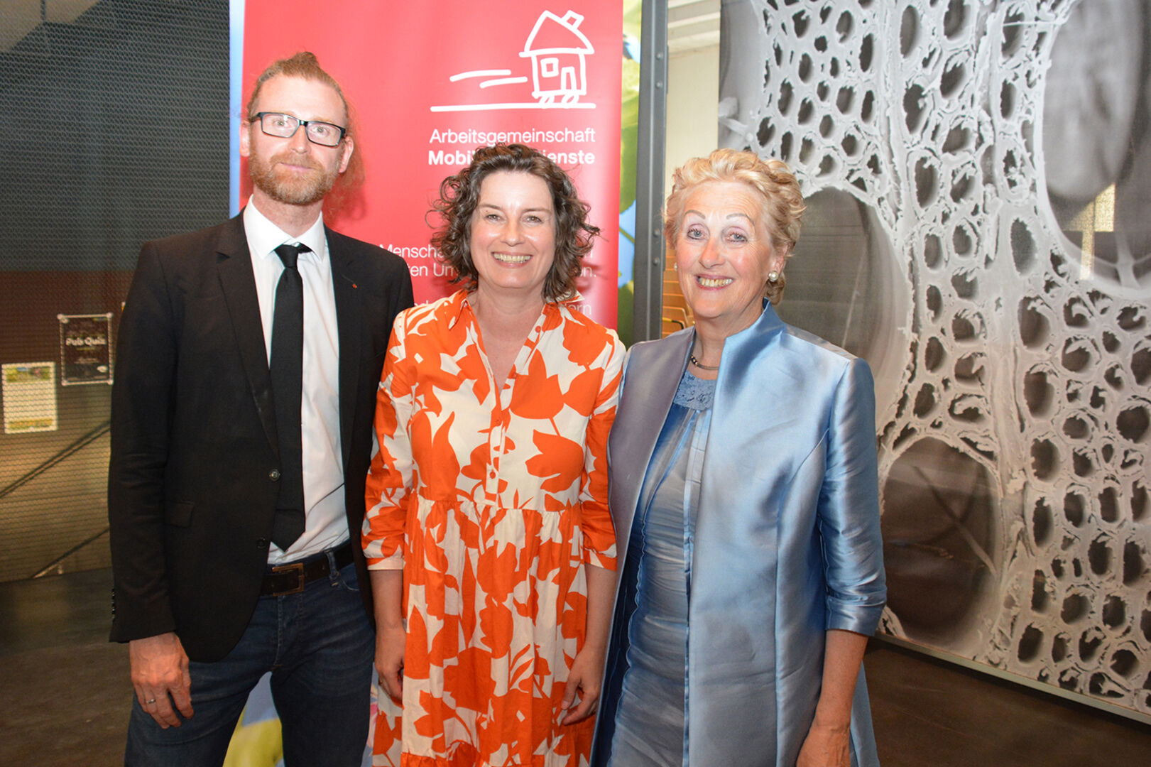Nikolaus Blatter (Land Vorarlberg, in Vertretung von LR Wiesflecker) mit ARGE-GF Simone Bemetz-Kochhafen und Obfrau Kitty Hertnagel (v. li.)