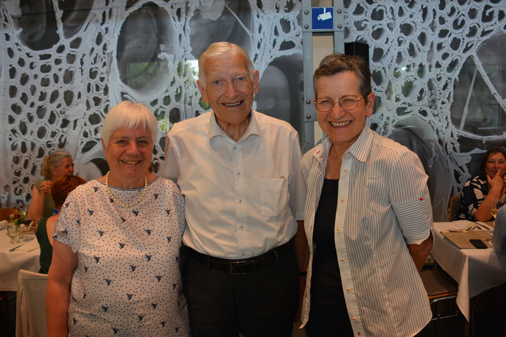 Urgesteine des Engagements: das Ehepaar Ehrentraud und Willi Hagleitner mit Alt-LR Greti Schmid (v. li.)