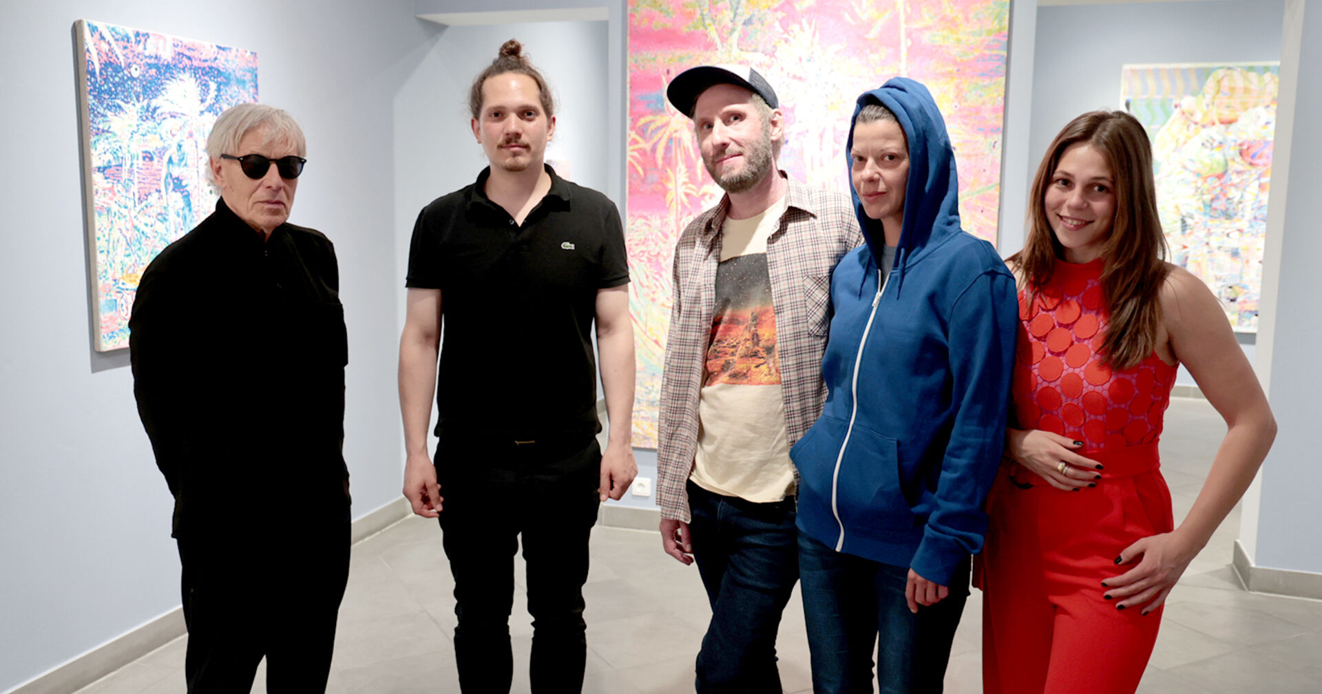 Peter Krüger (Köln), Galerist Calvin Mechora, Künstler Urôs Weinberger, „VK“ und Galeristin Leonie Hirn (v. li.)