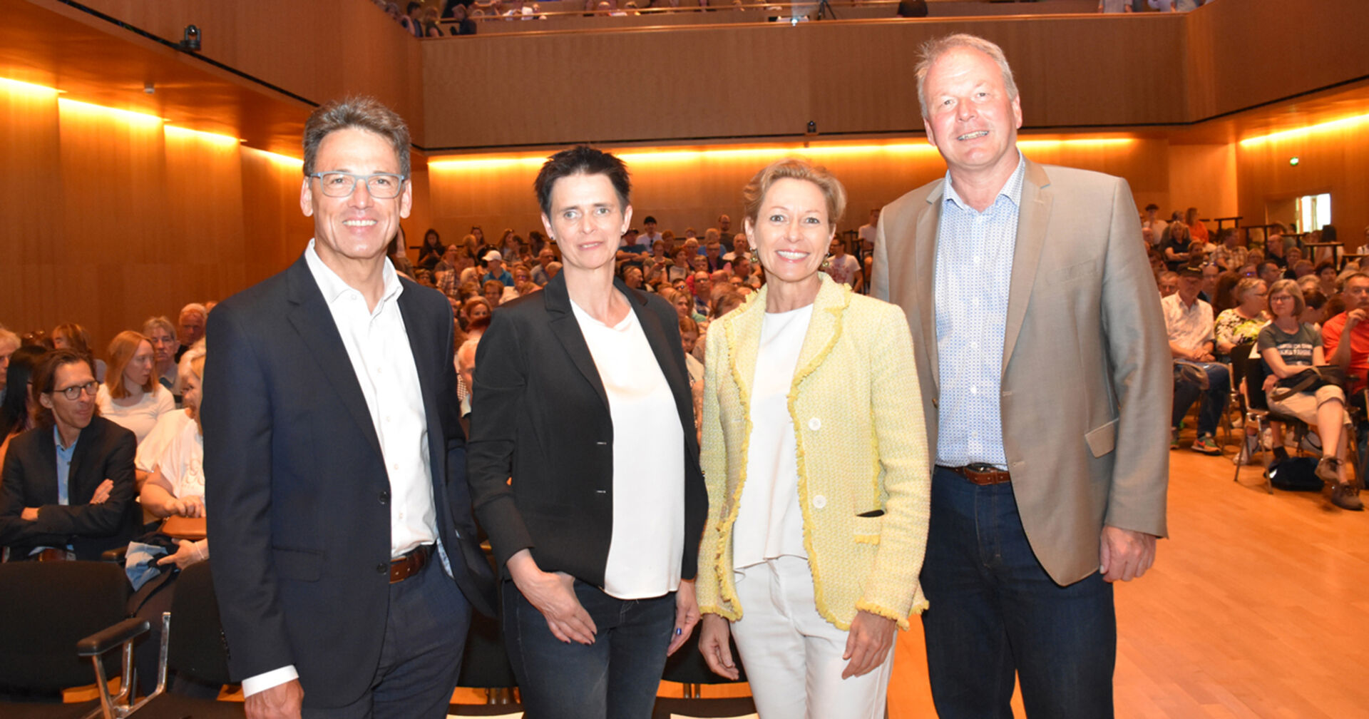 Hauptsponsor Hypo-Bank Vorstand Wilfried Amann, OK Präsidentin  Alexandra Giesinger, Sportlandesrätin Martina Rüscher und Götzis Bgm. Christian Loacker