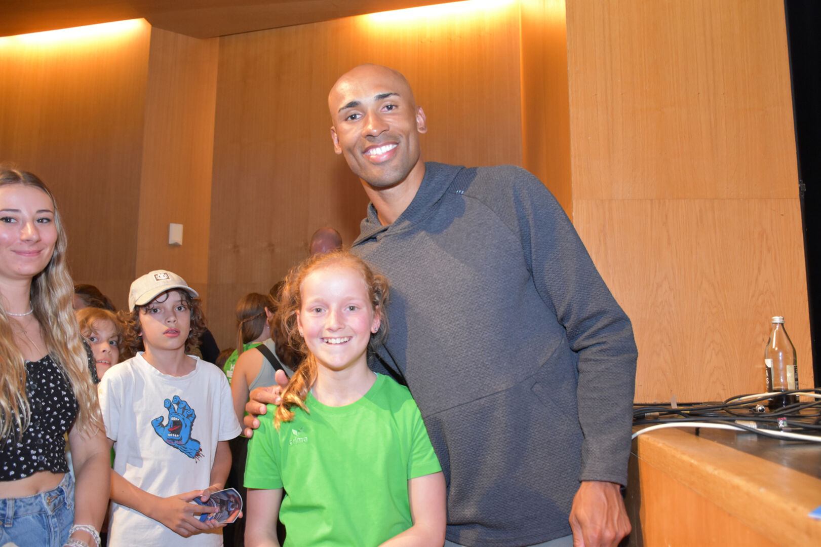 Hypo-Meeting Volunter Nina Maria Müller mit 10-Kampf Silberwinner Damian Warner (CAN)