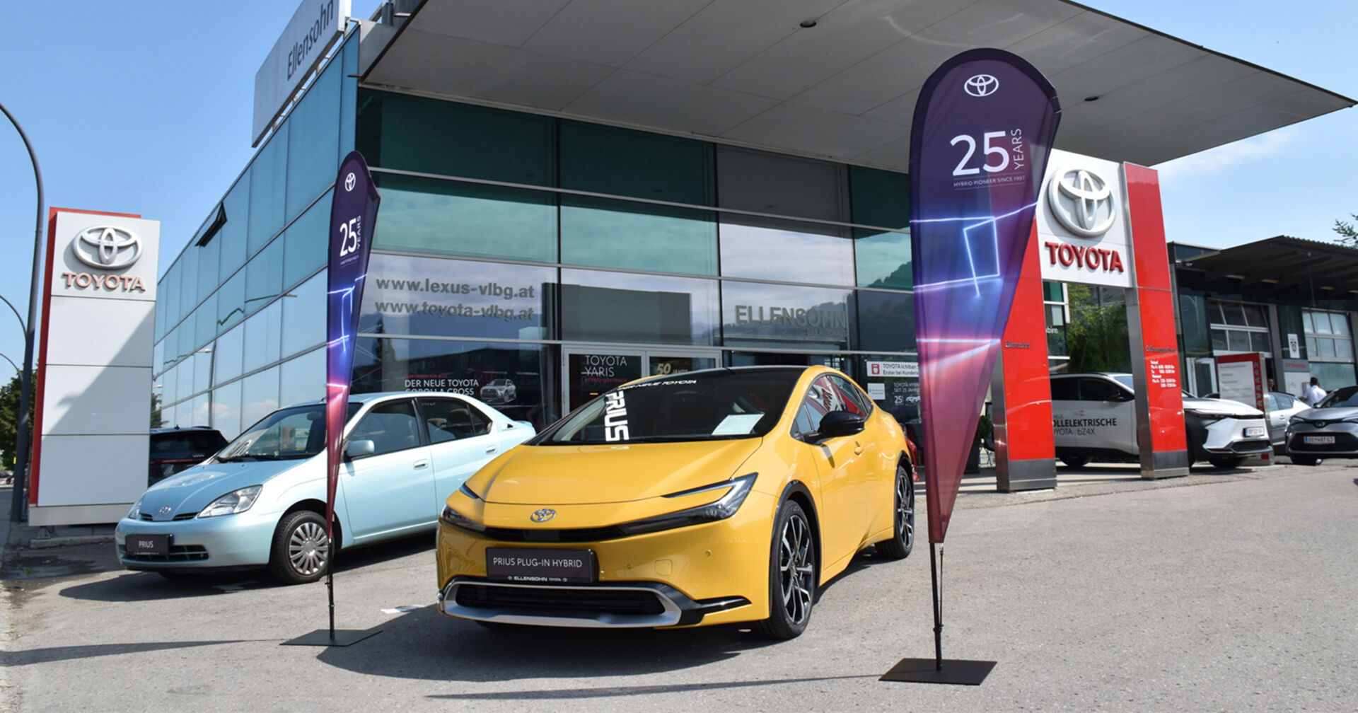 Der Toyota Prius war der erste Hybrid! Mit vielen Besuchern wurde das „grüne“ Jubiläum gefeiert.