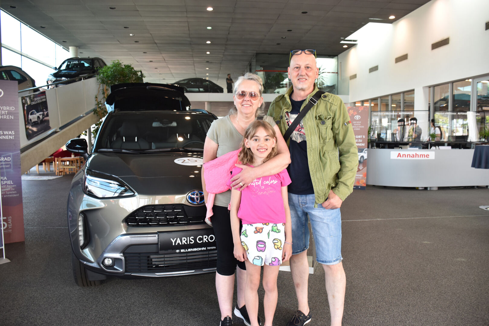 Steigen auf Toyota um: Melina mit ihren Eltern Ellena und Arthur Papas (Rauch/RedBull)