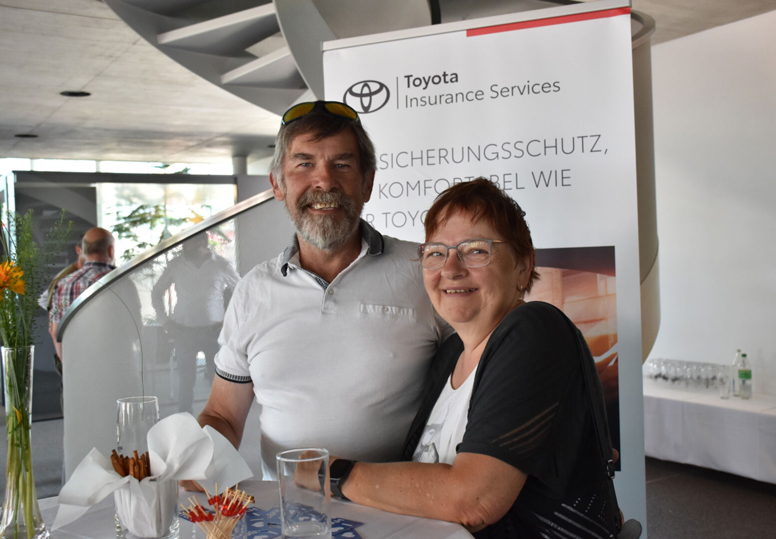 Christoph Remm und Brigitte sind happy mit ihrem Toyota Corolla Hybrid