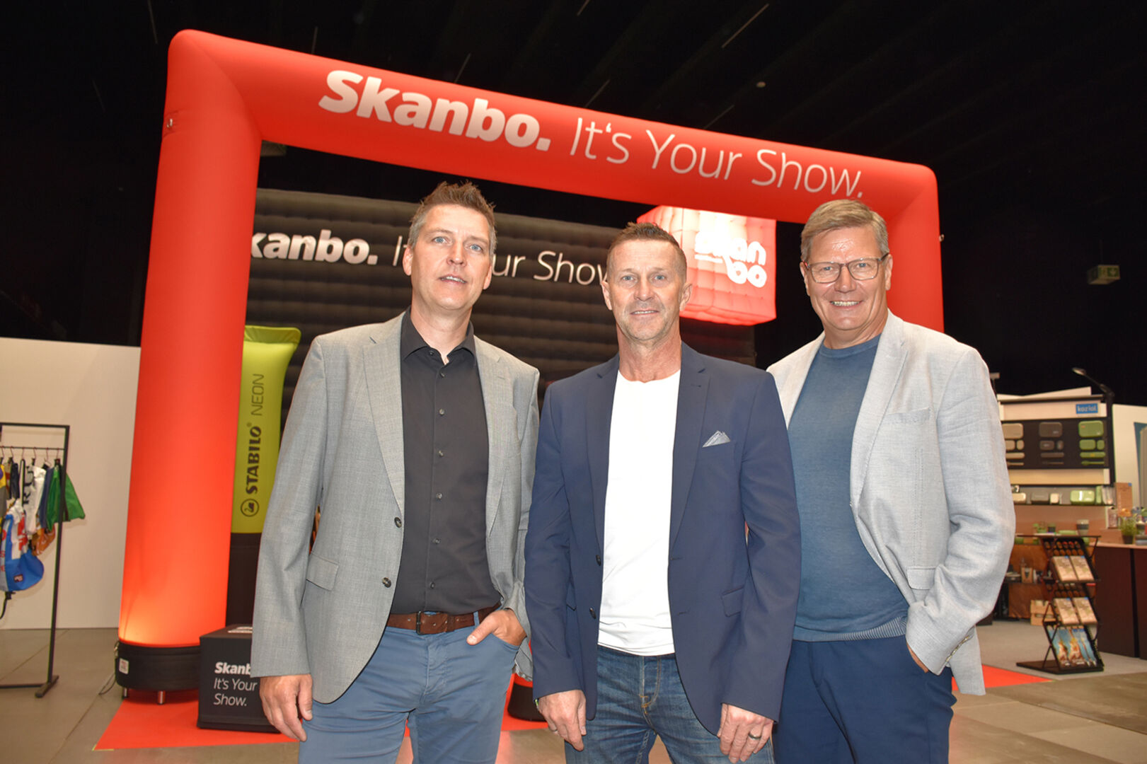 „Aufgeblasenes“ von Skanbo Event- und Werbeequipment: Vertriebsleiter Robert Dunkl (CH), Heinz Kellermair (Ö) und Fritz Fuchs (D)