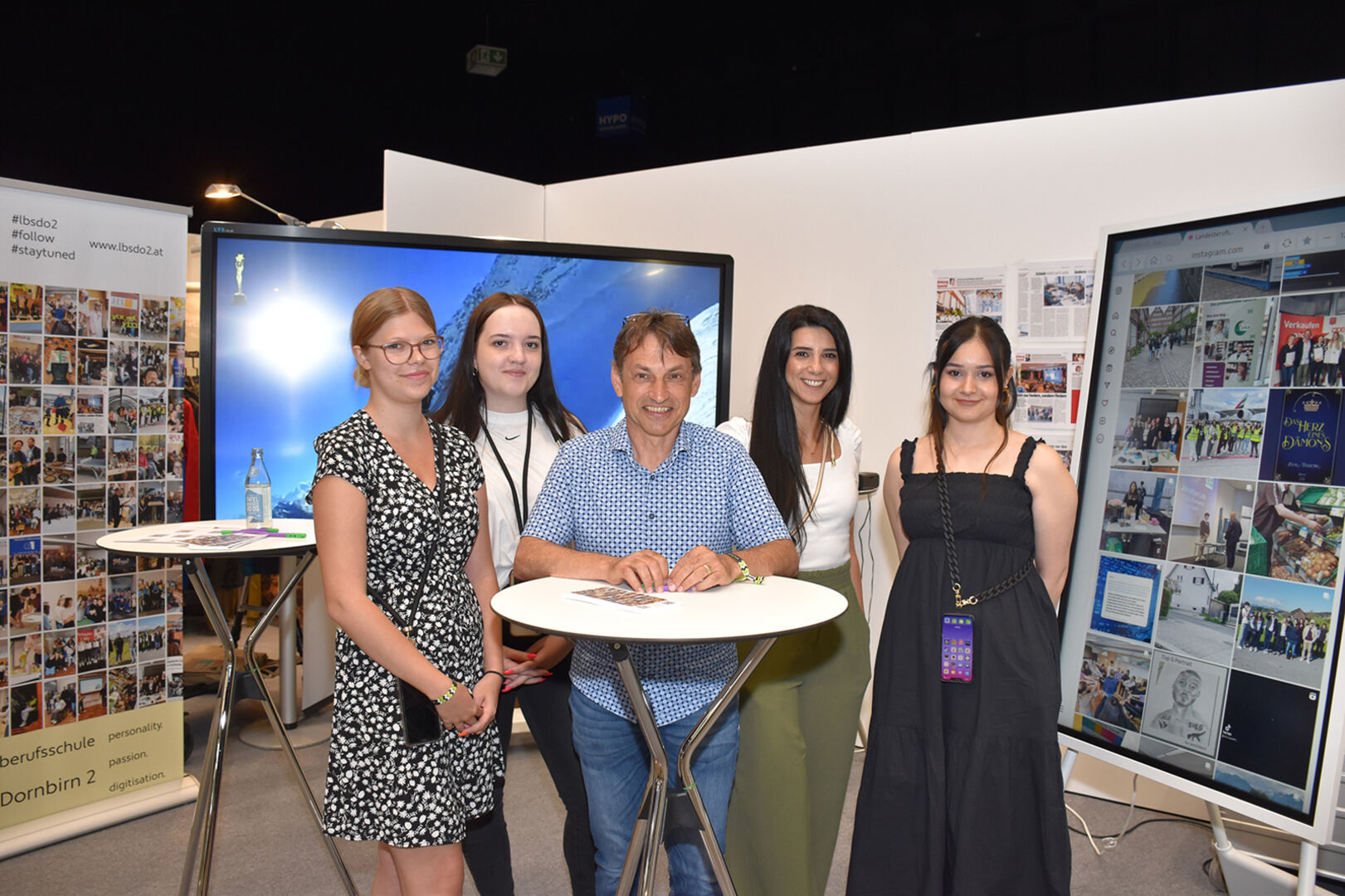 Präsentierten Projekt „Latente Talente“ der Landesberufschule Dornbirn 2: Direktor Bruno Bereuter mit Leonie Schlegl, Vanessa Friedauer, Selvinaz Akyüz und Meli