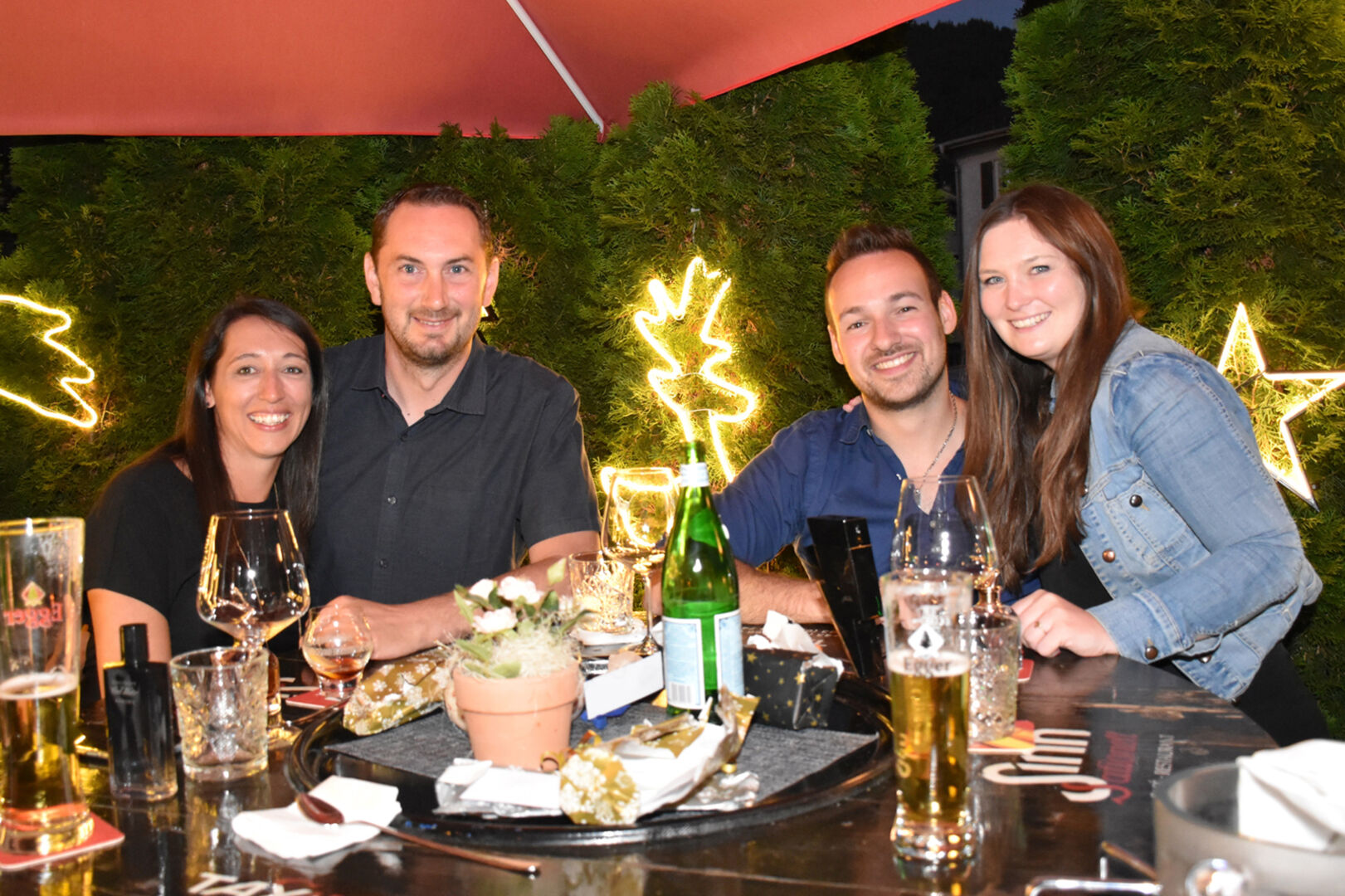 Feststimmung im weihnachtlichen Garten: Nicole Luther, Andreas Langes, Simon Mairitsch und Susanne Pichlmair