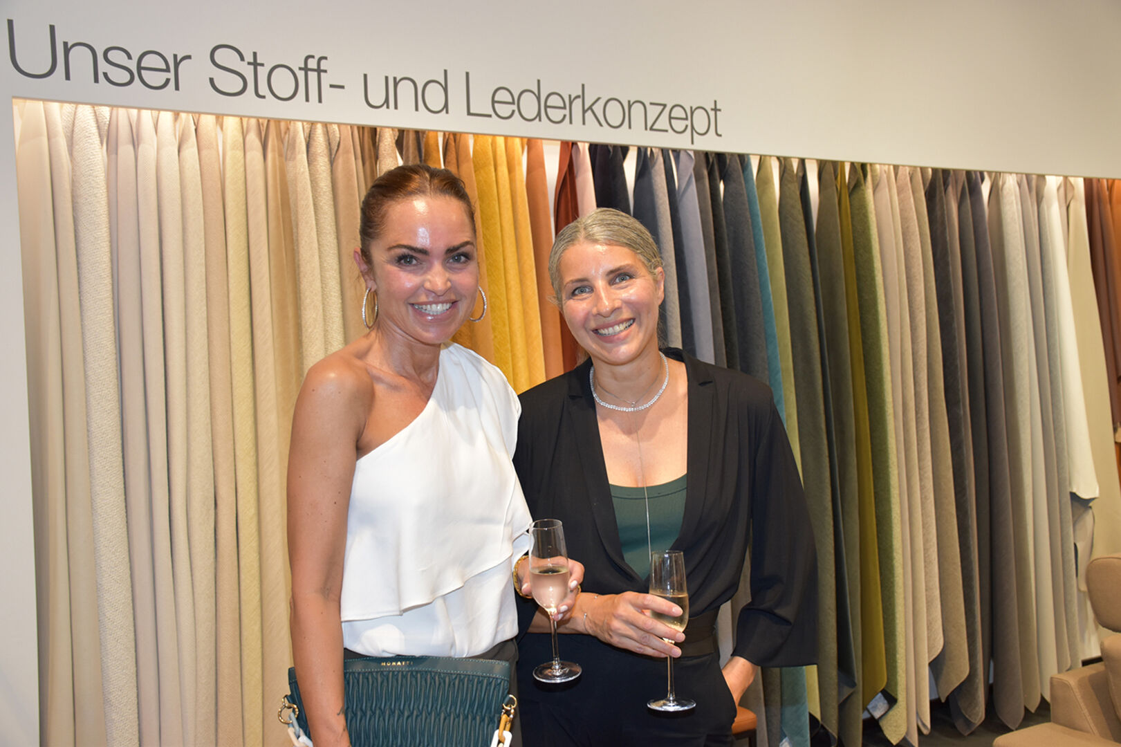 Claudia Purin (Influencerin) und Melanie Stocker (deep white black Fashion, Kennelbach)