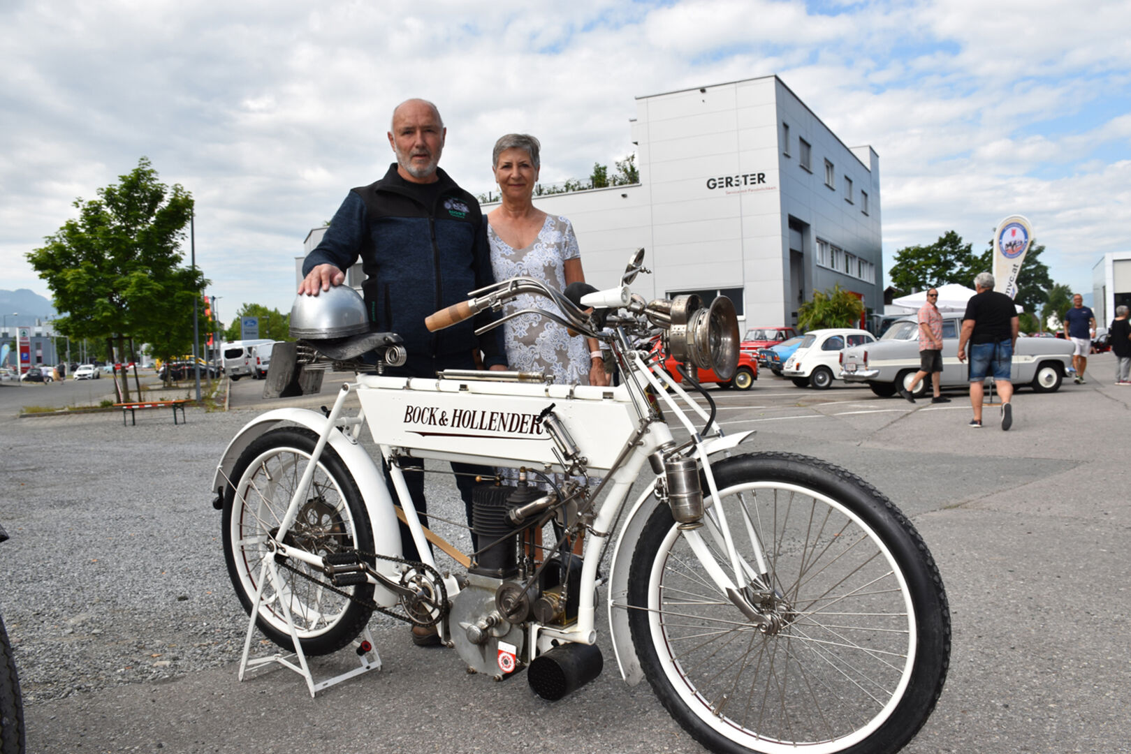Manfred &amp; Barbara Eiler mit Bock &amp; Hollender-Motorrad.