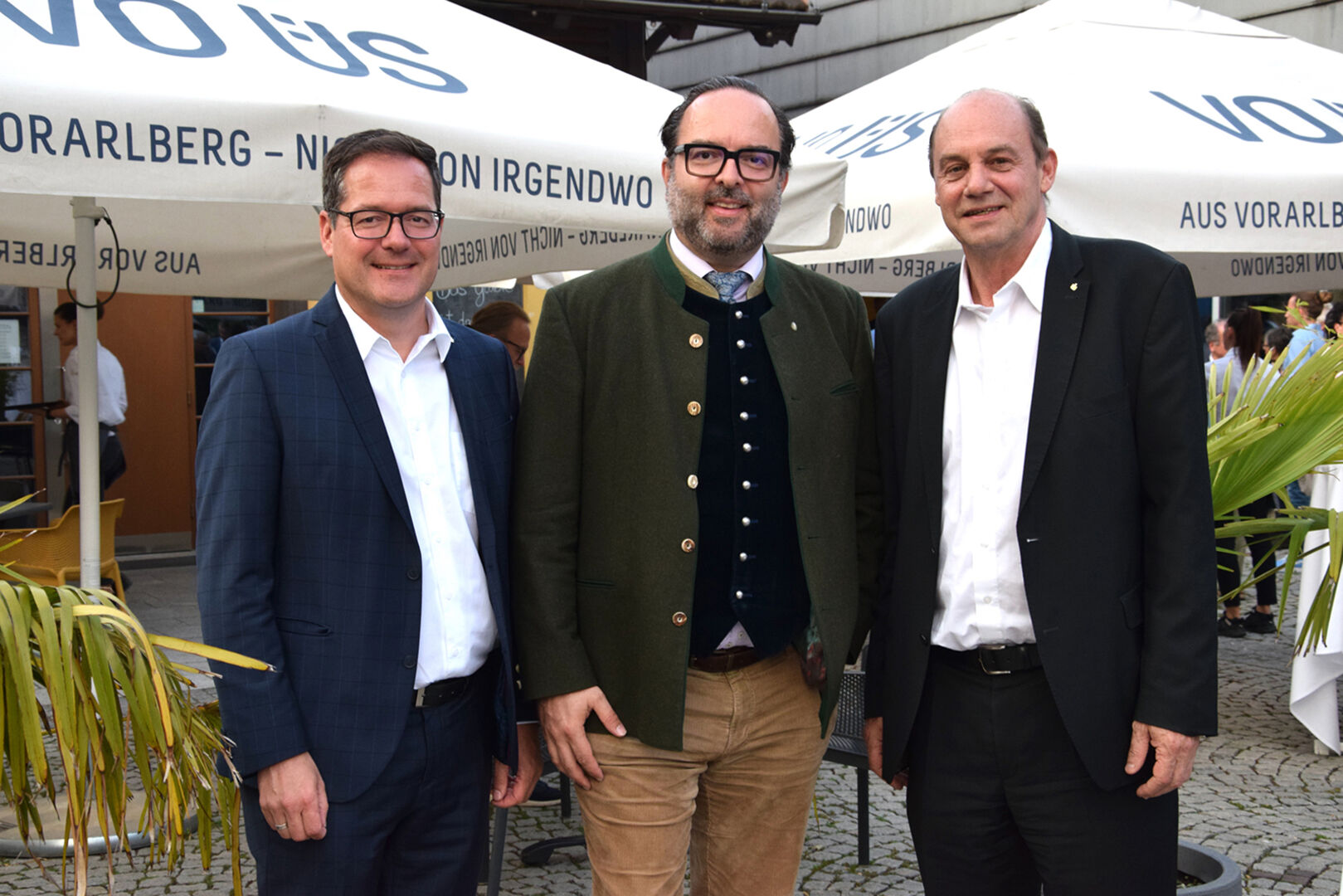 Vorstand Dir. Martin Jäger (Bregenz), Filialleiter Bernd Simons (Lech) und Vorstand Dir. Gerhard Lutz (Bregenz) (alle Sparkasse)