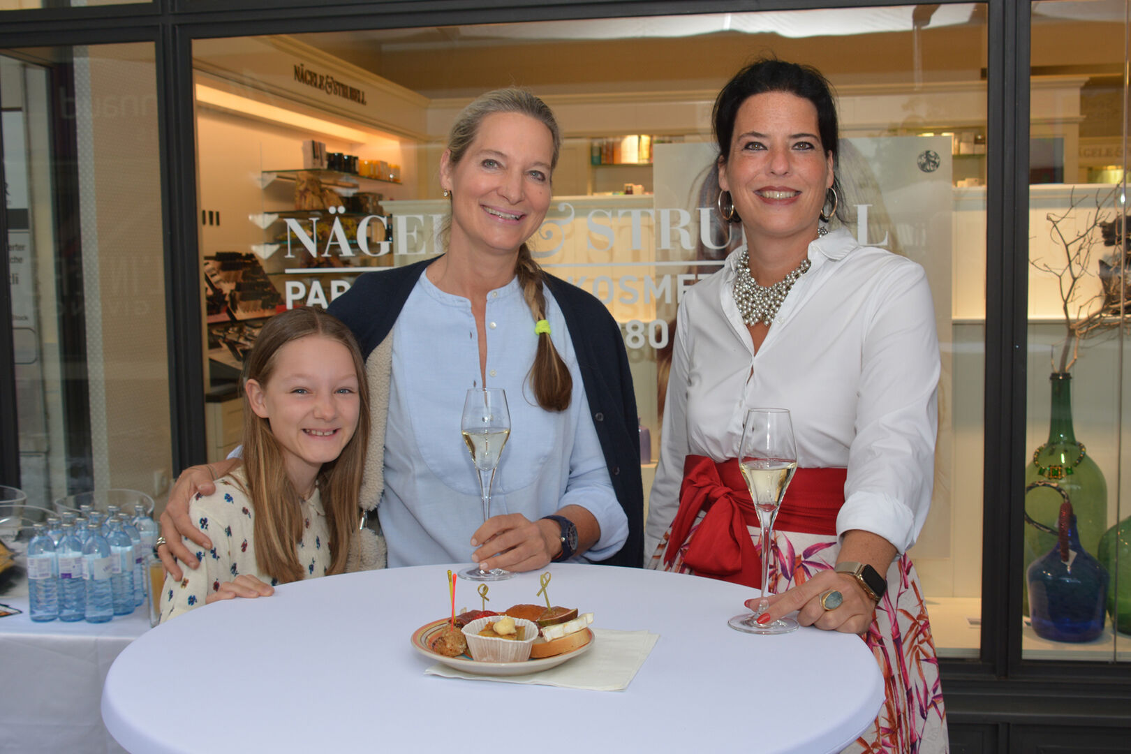 Valentina und Jutta Kolesa (Stadtapotheke Dornbirn, Saint Charles) und Petra Platter (Collectables Dornbirn) (v. li.)