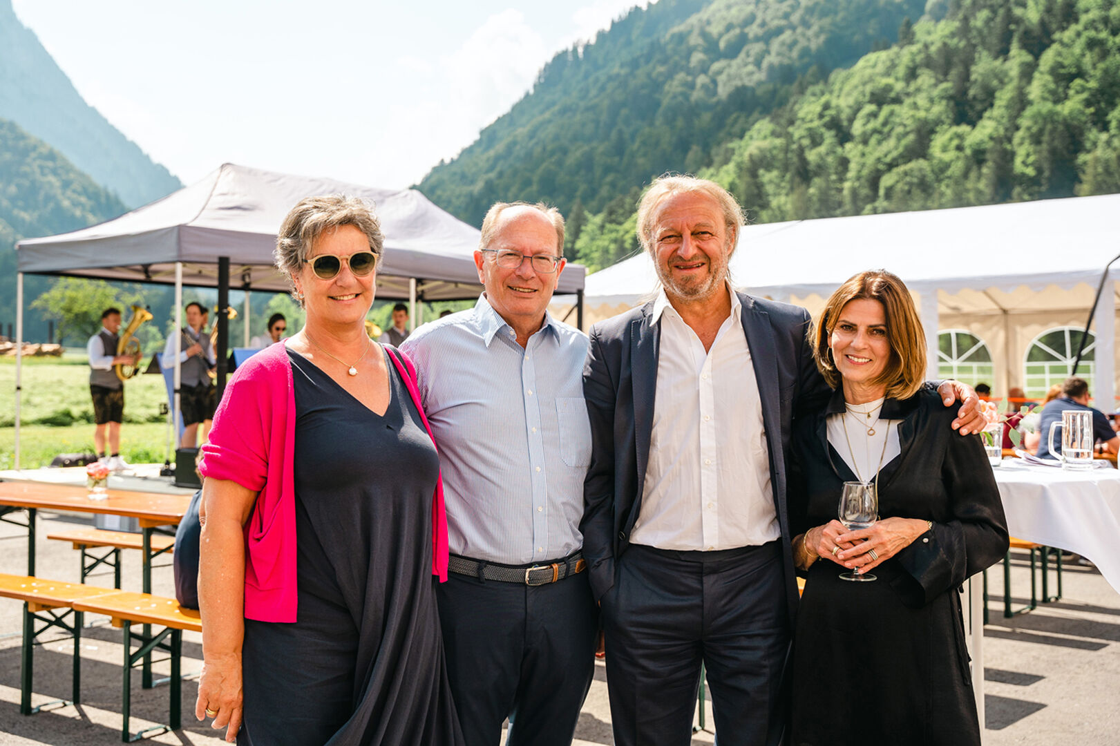 Gerhard mit Brigitte Blum (Julius Blum Beschläge), Heinz mit Maria Rüscher (Tischlerei Rüscher) (v. li.)