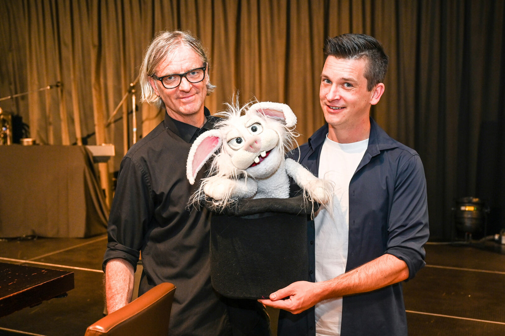 Wirtschaft Dornbirn: Wolfgang Preuss mit Künstler Tim Becker (v. li).