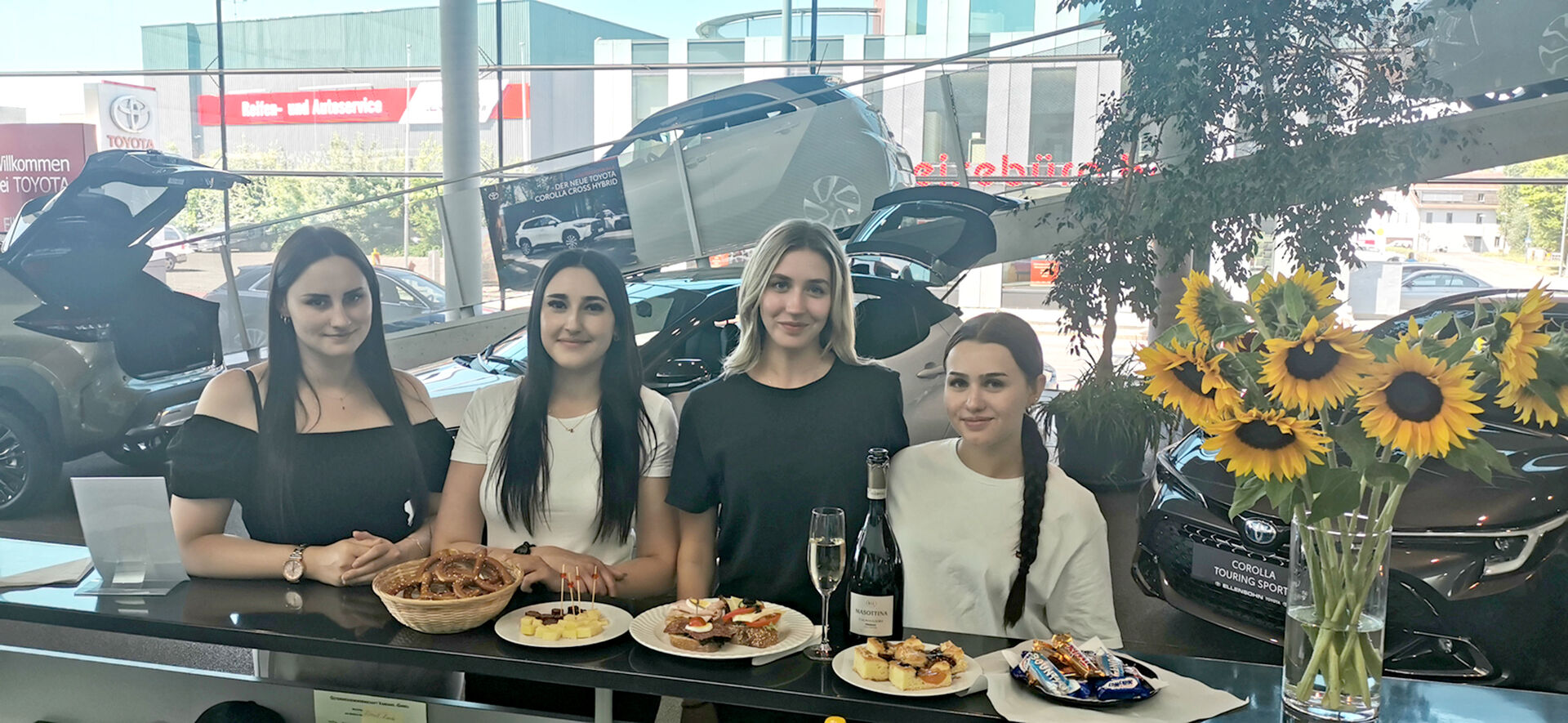 Katarina Kretz, Sabrina Metzler, Franziska Mathis und Lais Brecht servierten leckere Kulinarik.