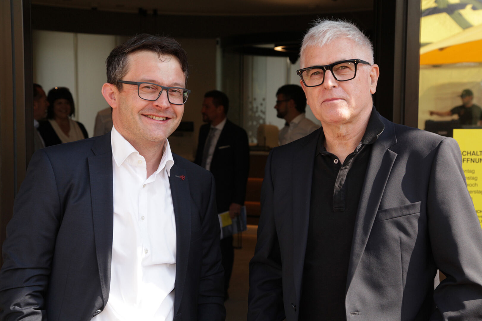 Raiba-AR-Vorsitzender Christoph Egger und Architekt Erwin Werle (v. li.)