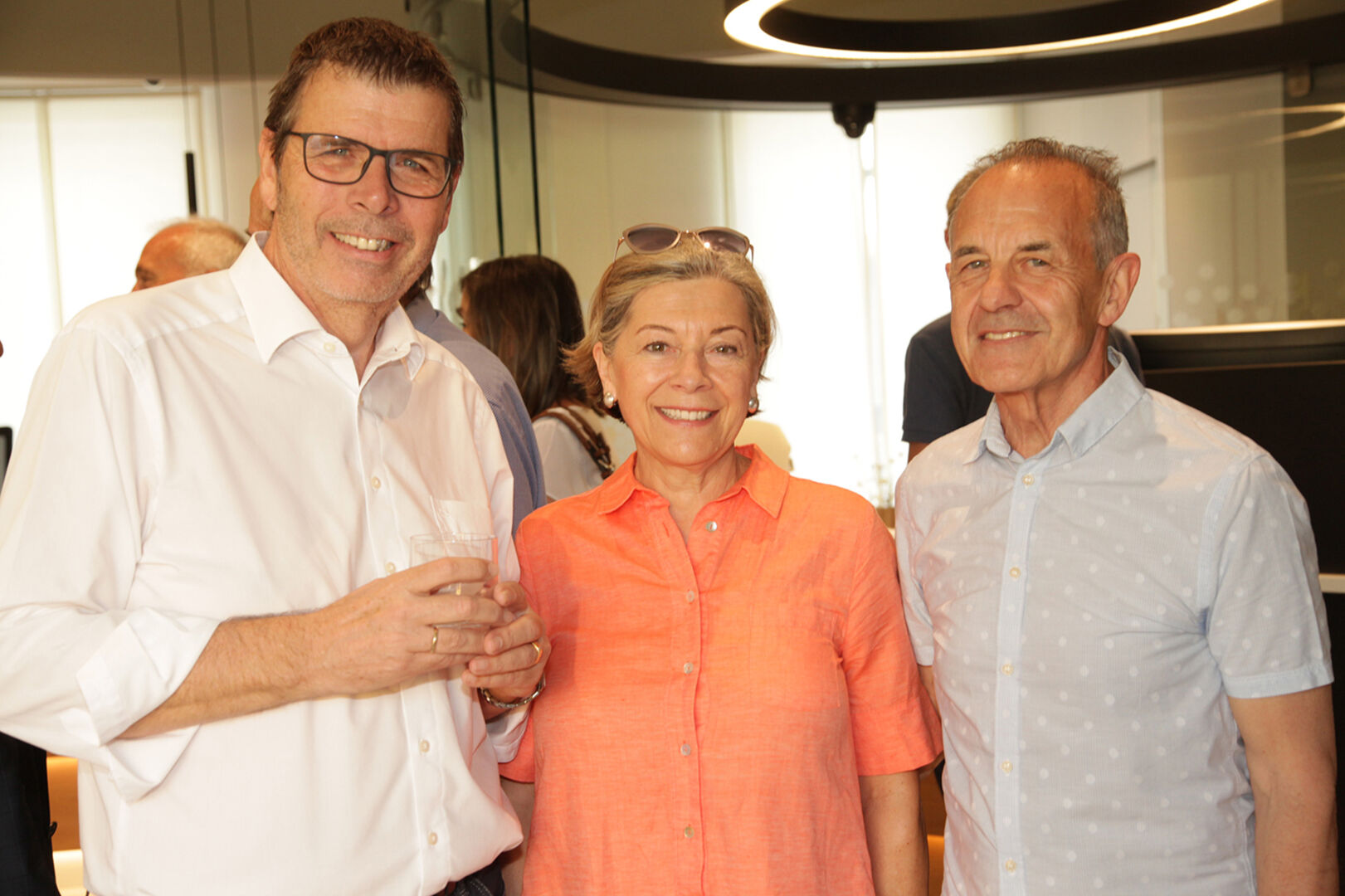 Thomas Berthold (Raiba) mit Harriet und  Erich Haisjackl (ehem. Zahnarzt) (v. li.)