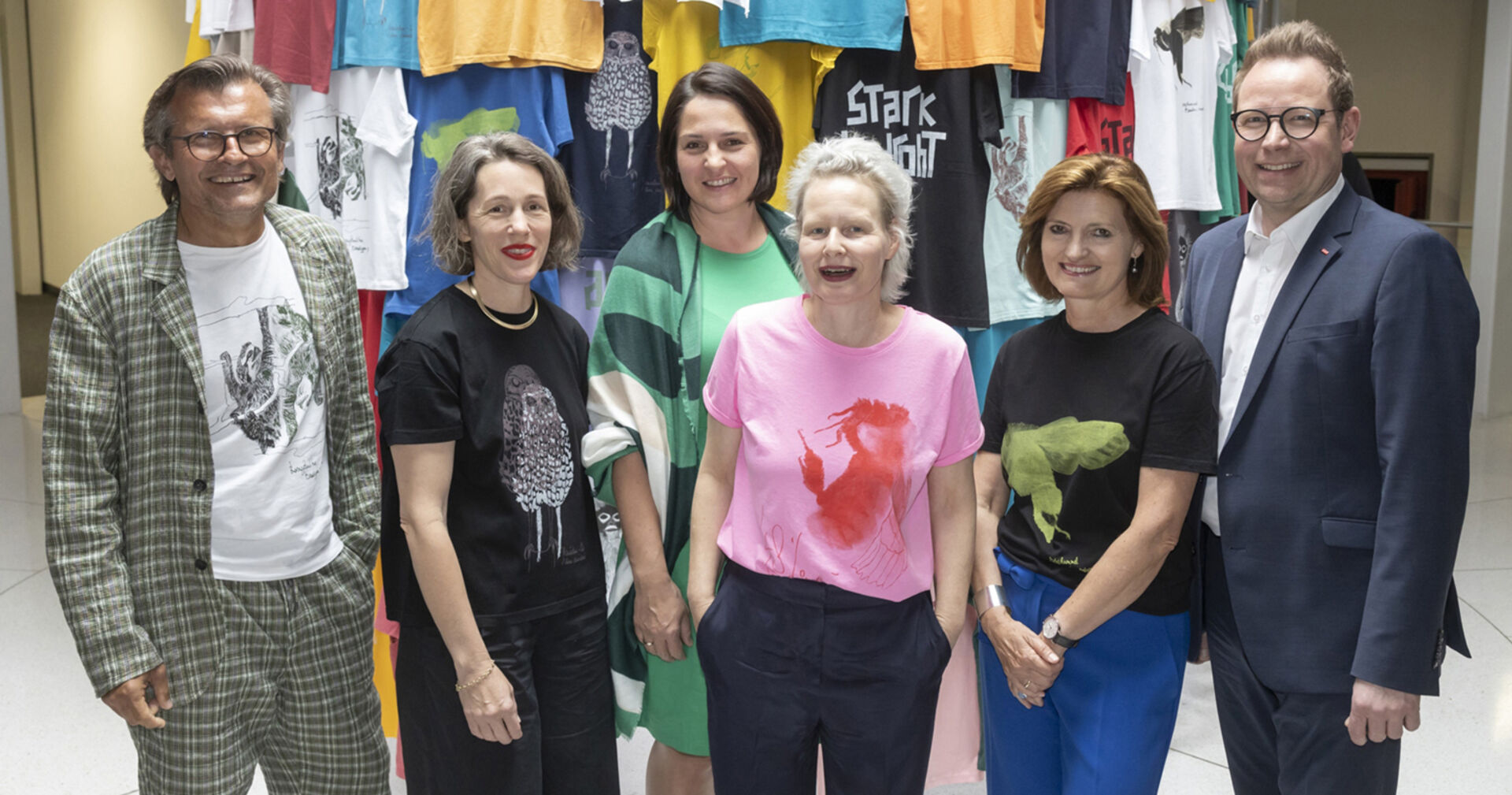 Marbod Fritsch  (Kurator), Angelika Simma-Wallinger (ORF), Monika Vonier (LT-Vize-Präs.), Viktoria Tremmel (Künstlerin), Jasmin Ölz &amp; Markus Klement (beide ORF)