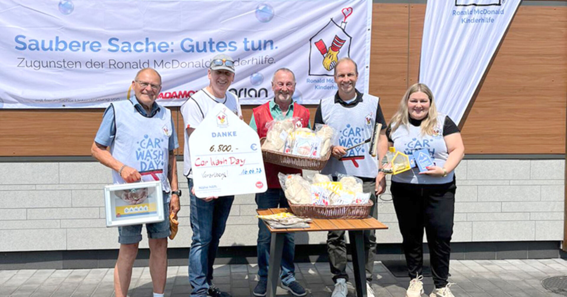 Dietmar Braun mit RMCC Botschafter Loek Versluis, Hubert Feuerstein, Bürgermeister Dieter Egger und Stadträtin Milina Kloiber (v. li.)