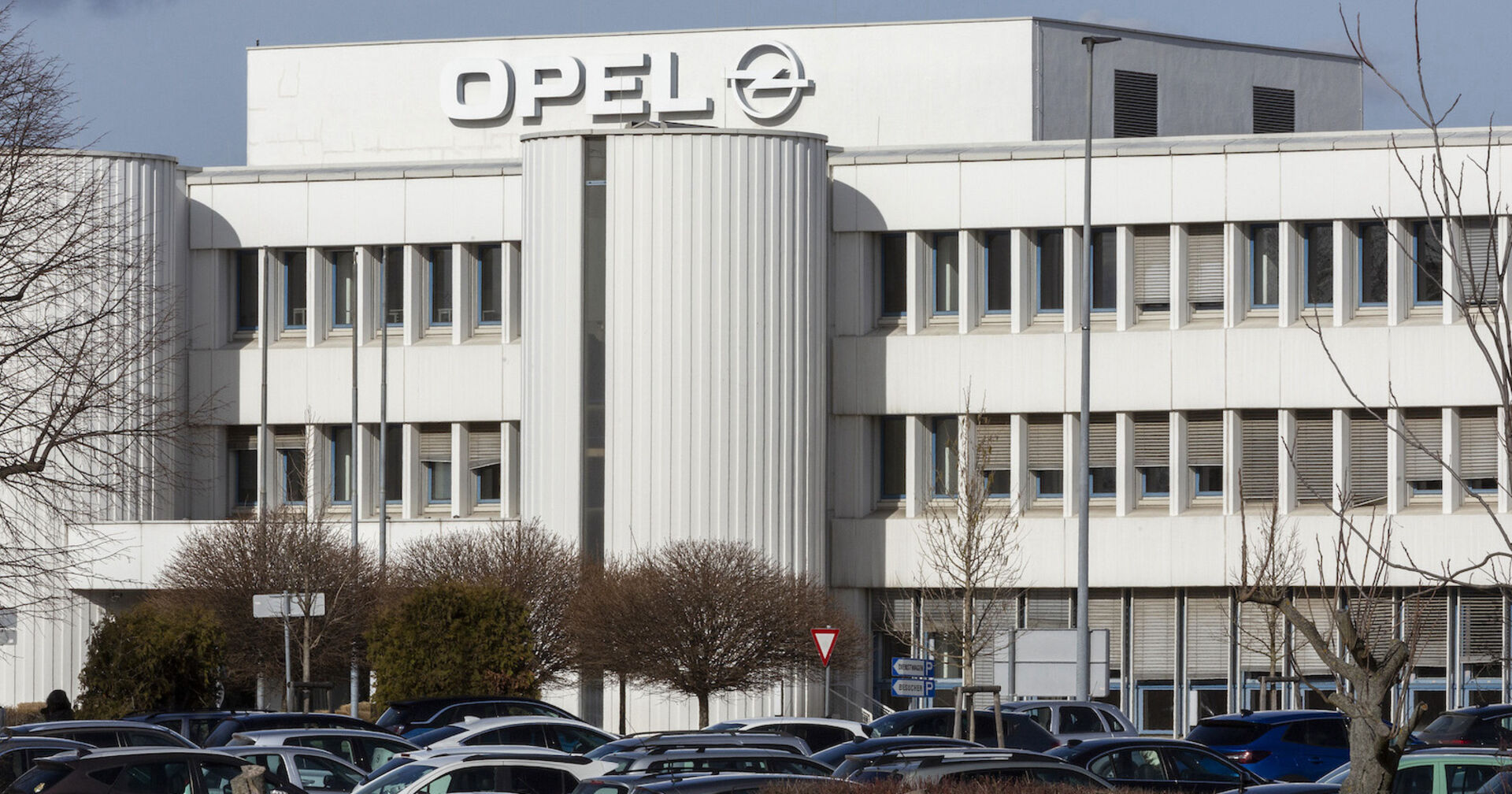 Das Opel-Werk Wien Aspern von außen