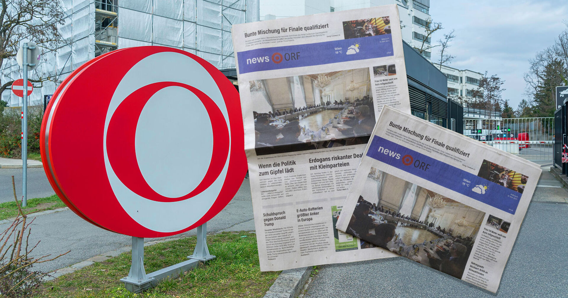Montage: Das Logo des ORF vor einem Gebäude, die ORF-Zeitung