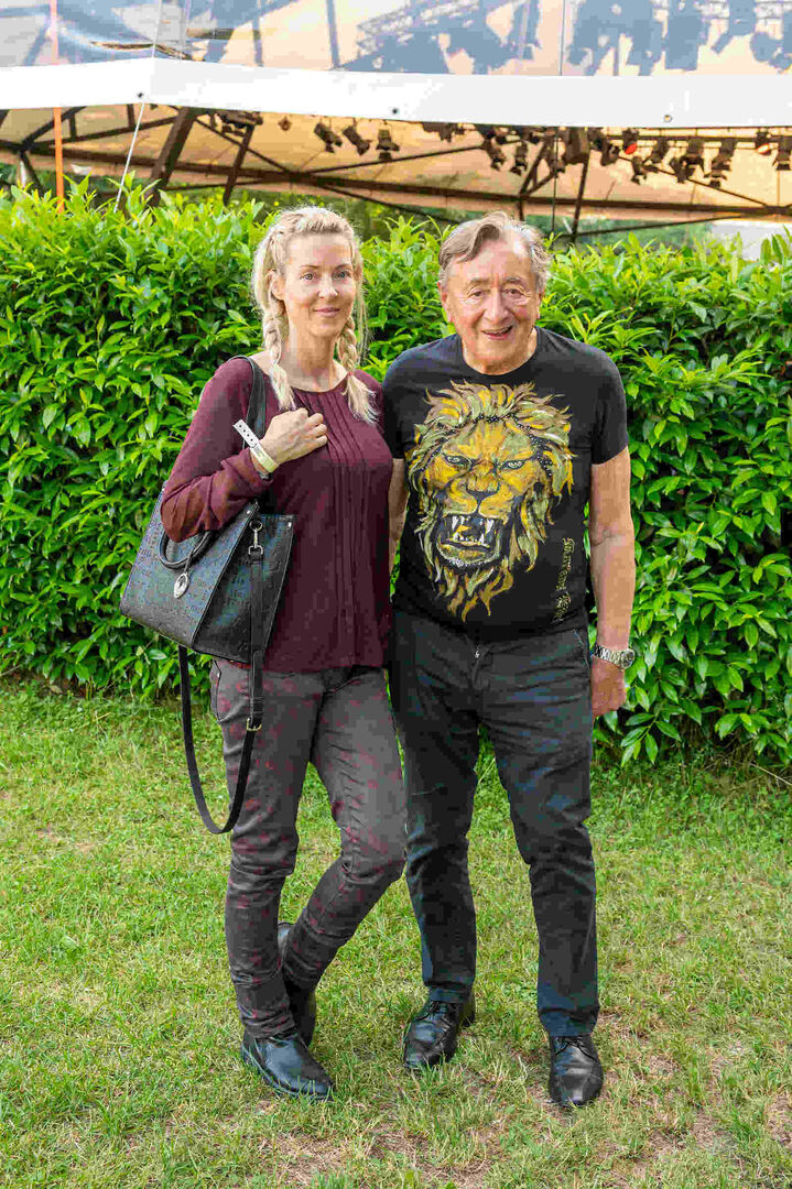 Richard Lugner und &quot;Bienchen&quot; Simone bei einer Premiere.