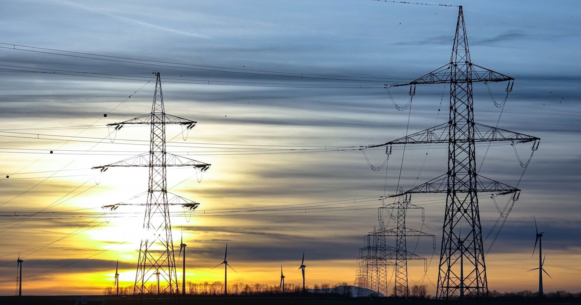 Strommasten im diffusen Abendlicht | Credit: APG/Sonja Kadlec