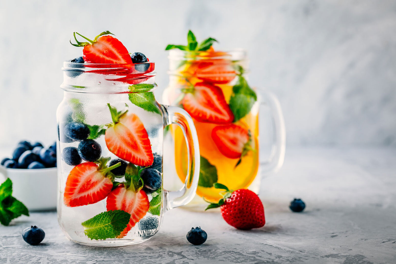 Wasser mit Beeren | Credit: iStock.com/wmaster890