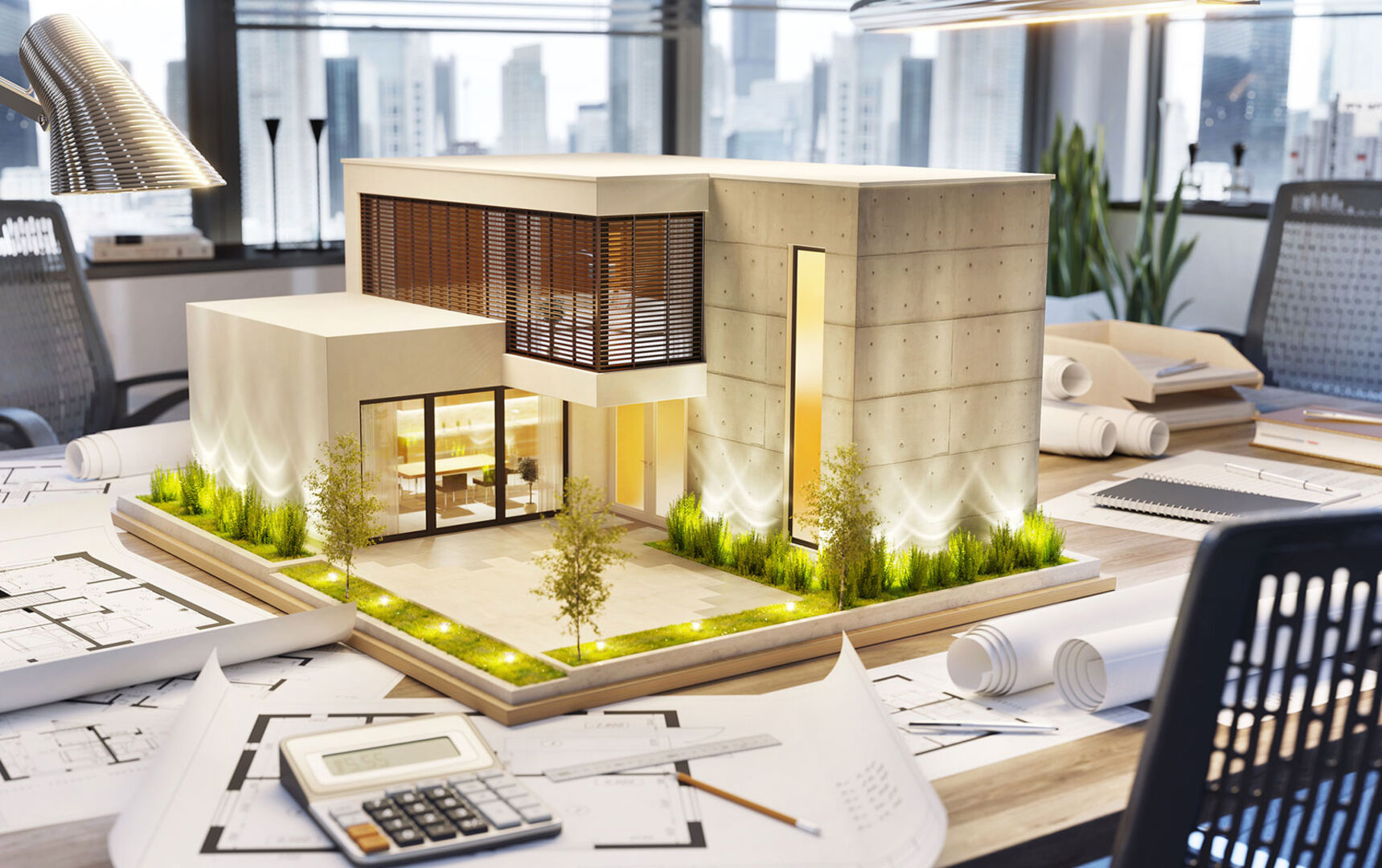 Miniatur eines modernen Wohnhauses auf dem Tisch eines Architekturbüros | Credit: iStock.com/sl-f
