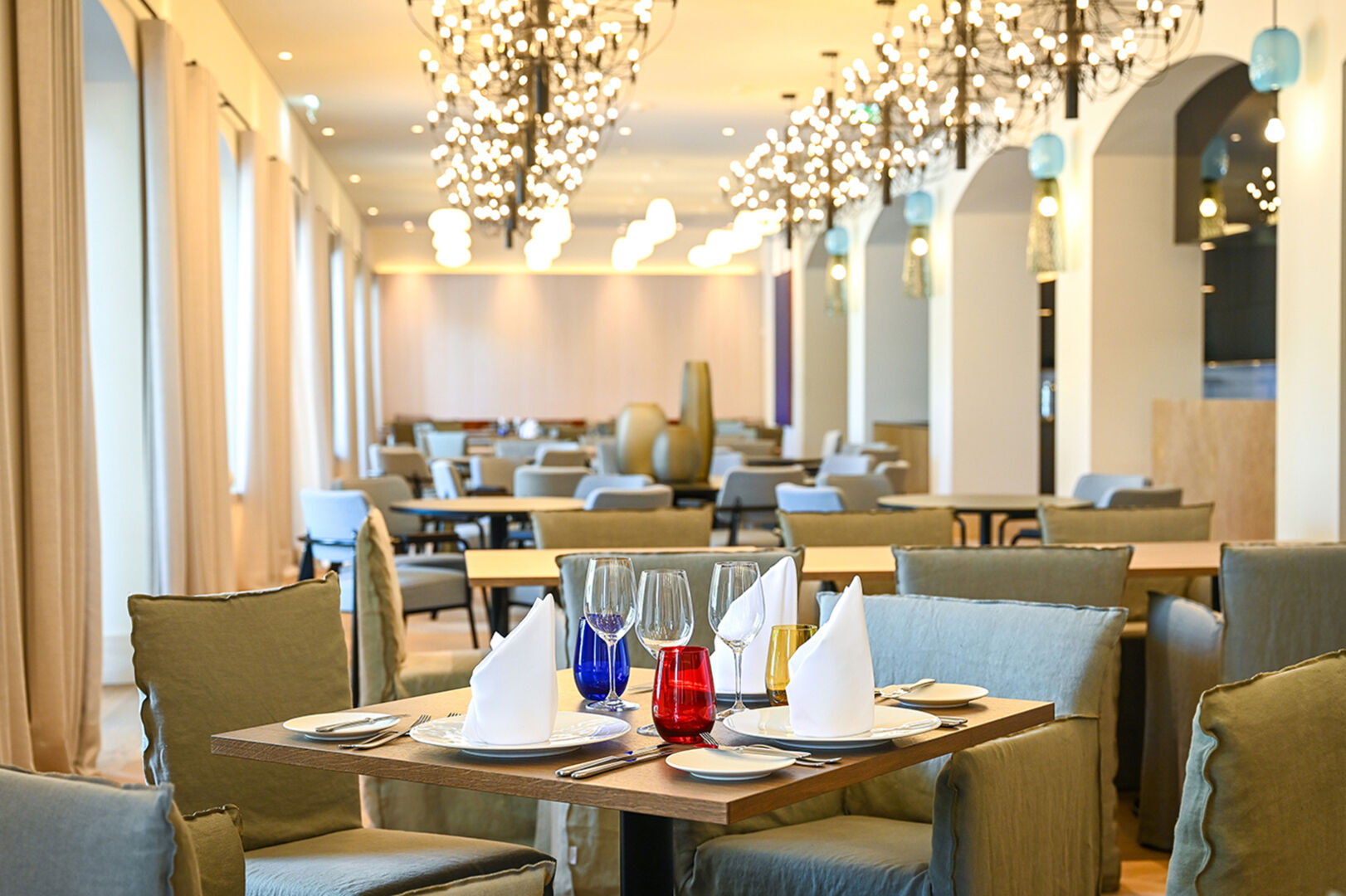 Das Restaurant vju bietet im Innen- und Außenbereich österreichische und internationale Küche für Hotel- und Tagesgäste.